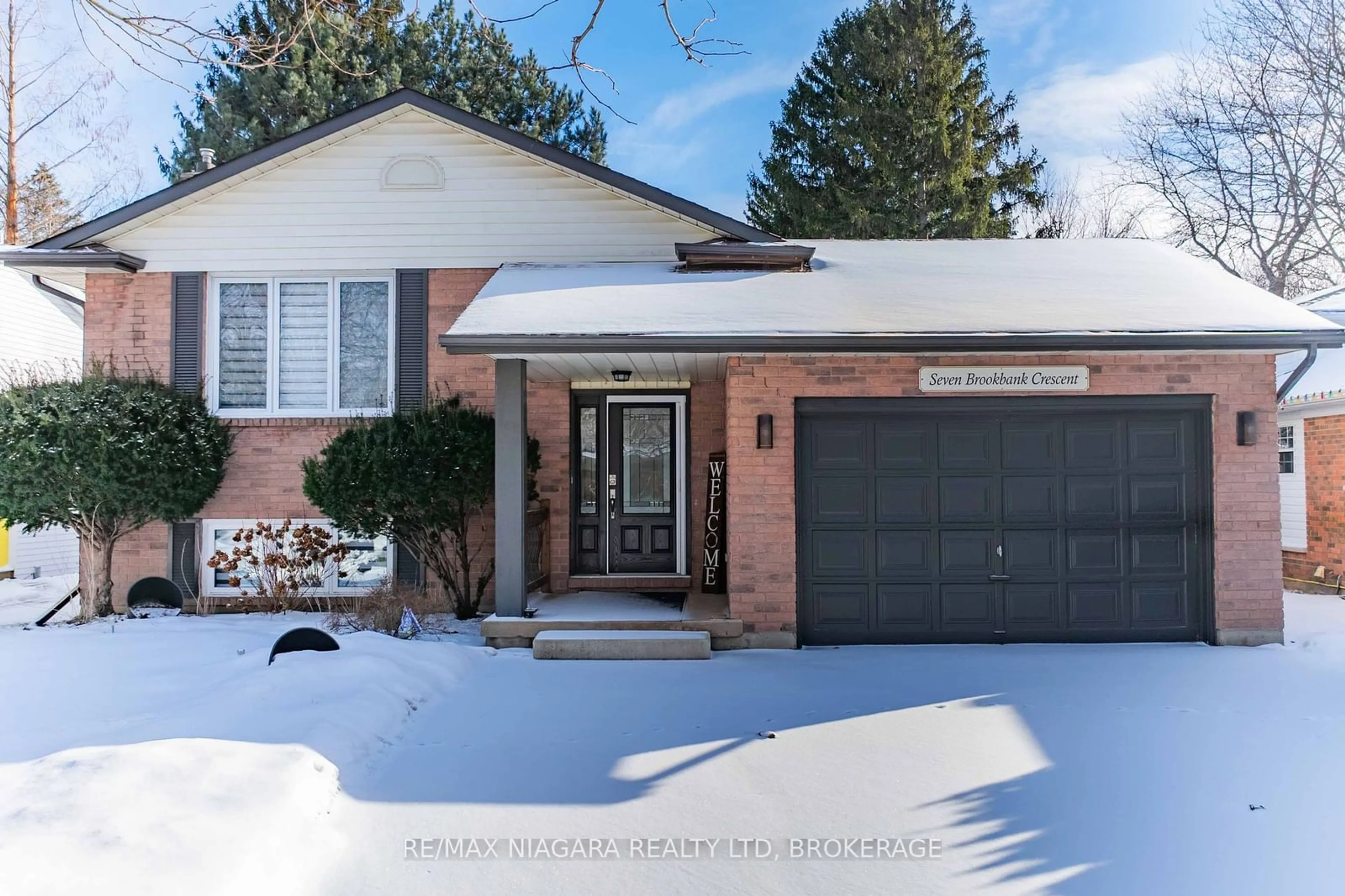 Home with brick exterior material, street for 7 Brookbank Cres, Pelham Ontario L0S 1E1