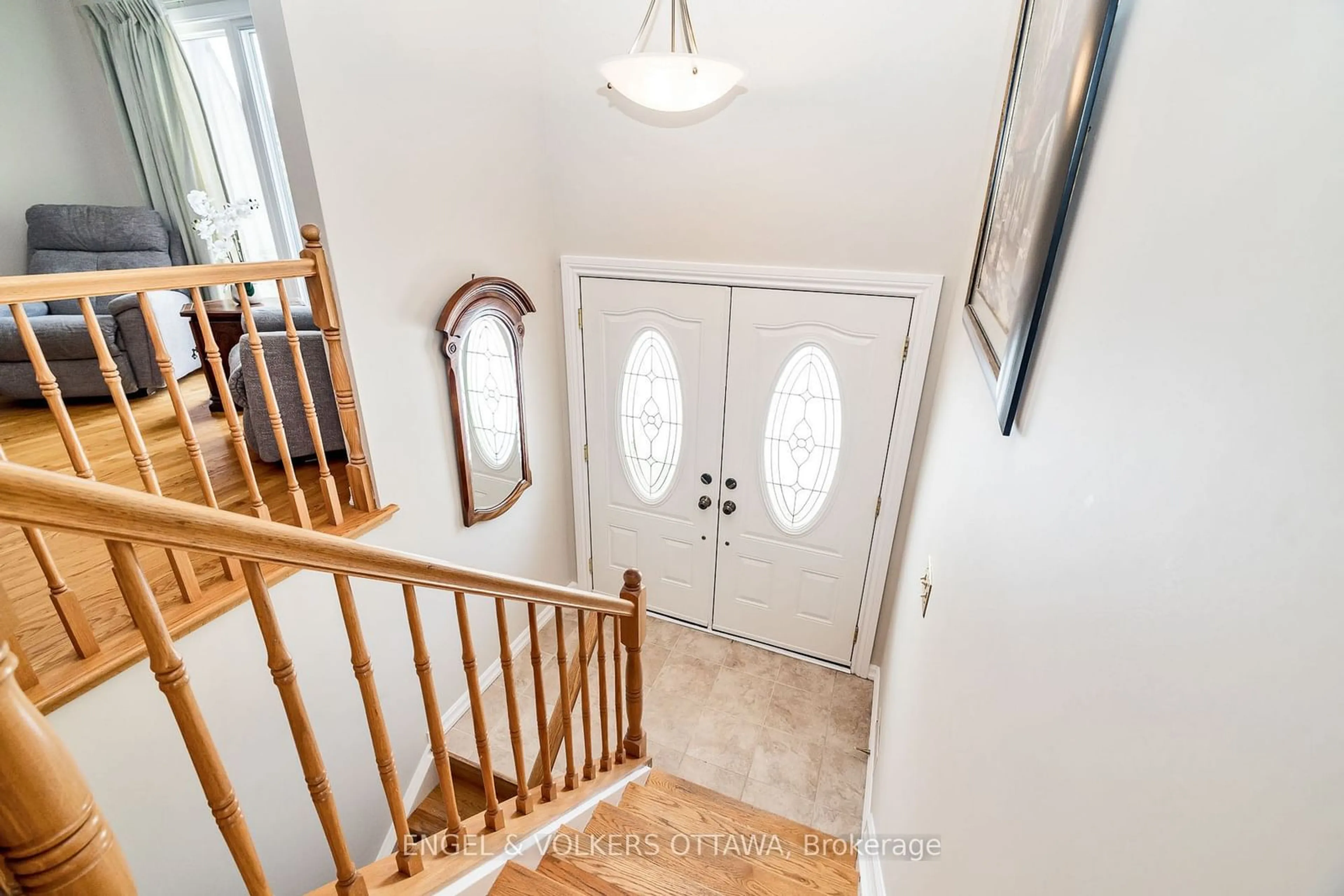 Indoor entryway for 3377 Chilliwack Way, Blossom Park - Airport and Area Ontario K1T 1P6