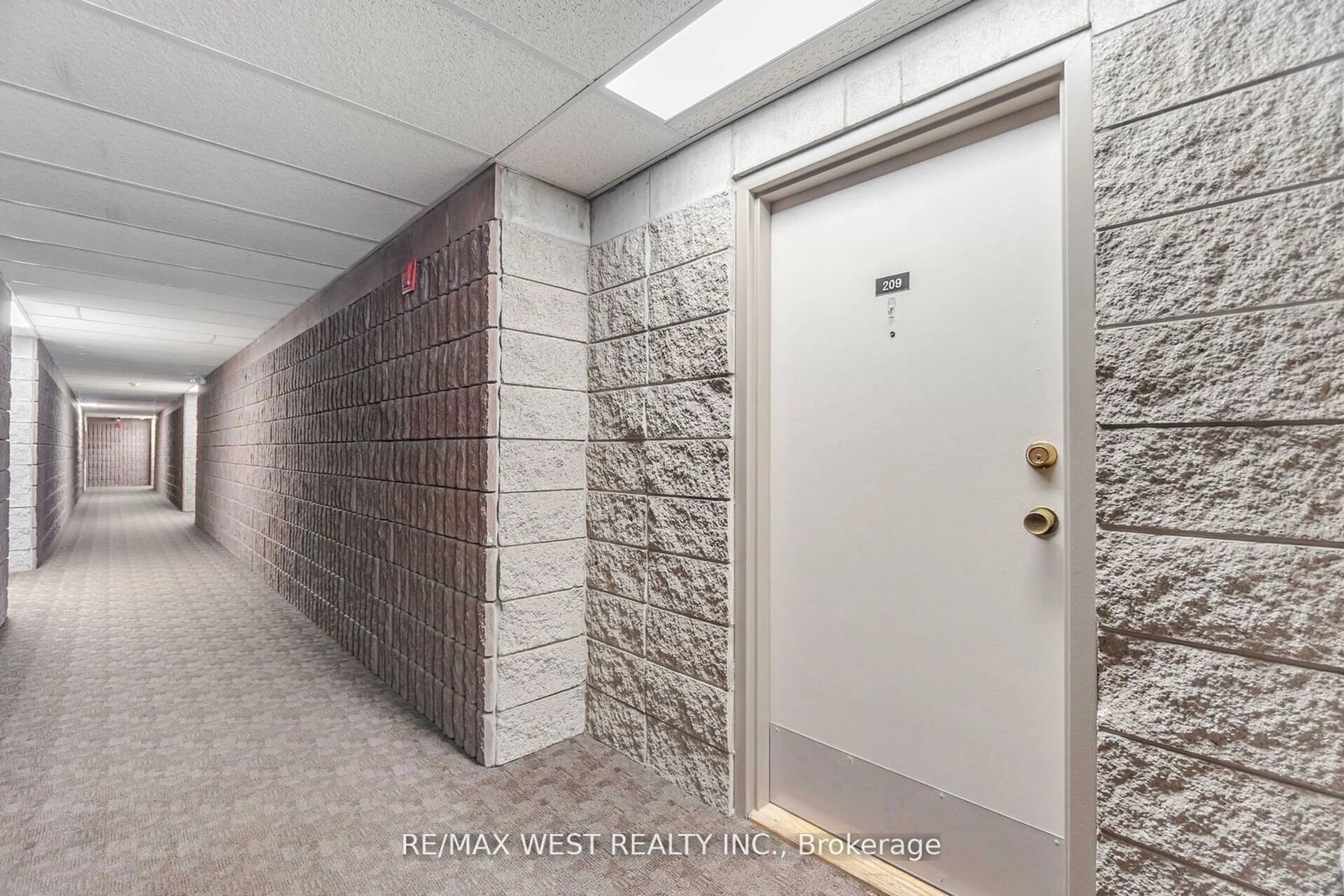 Indoor foyer for 10 Ajax St #209, Guelph Ontario N1H 7N6