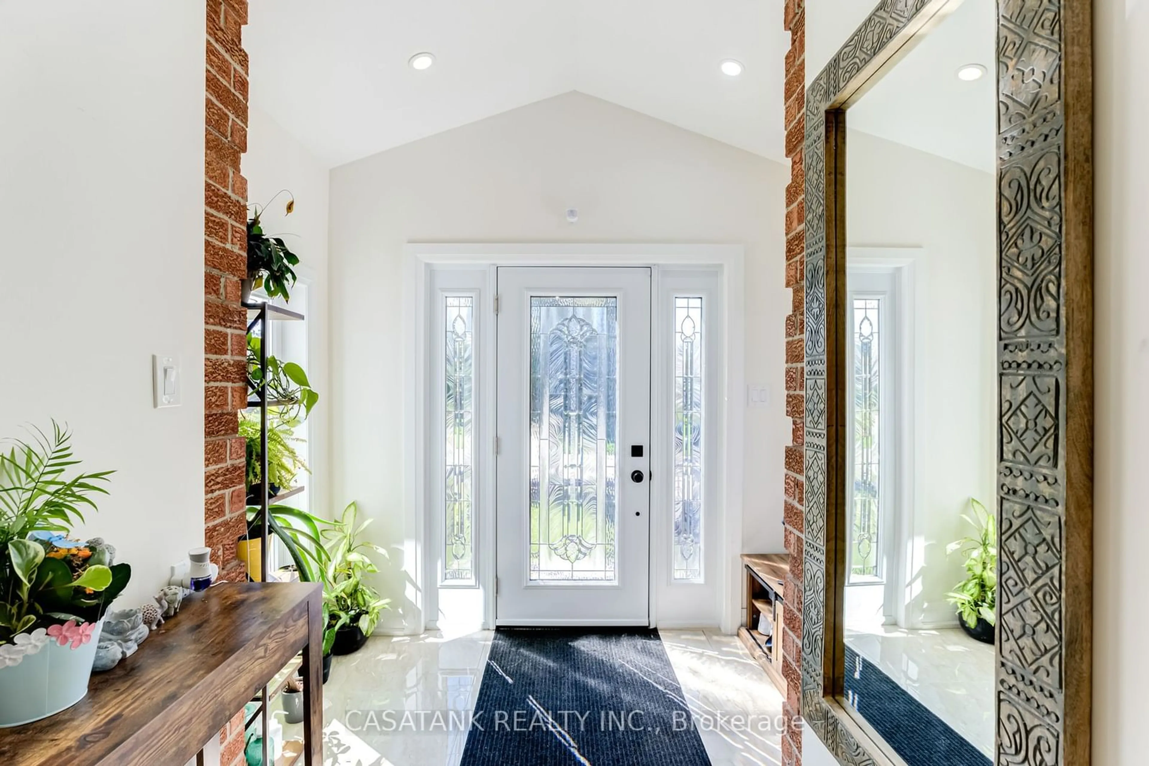 Indoor entryway for 11 Peter St, Amaranth Ontario L9W 5Z1