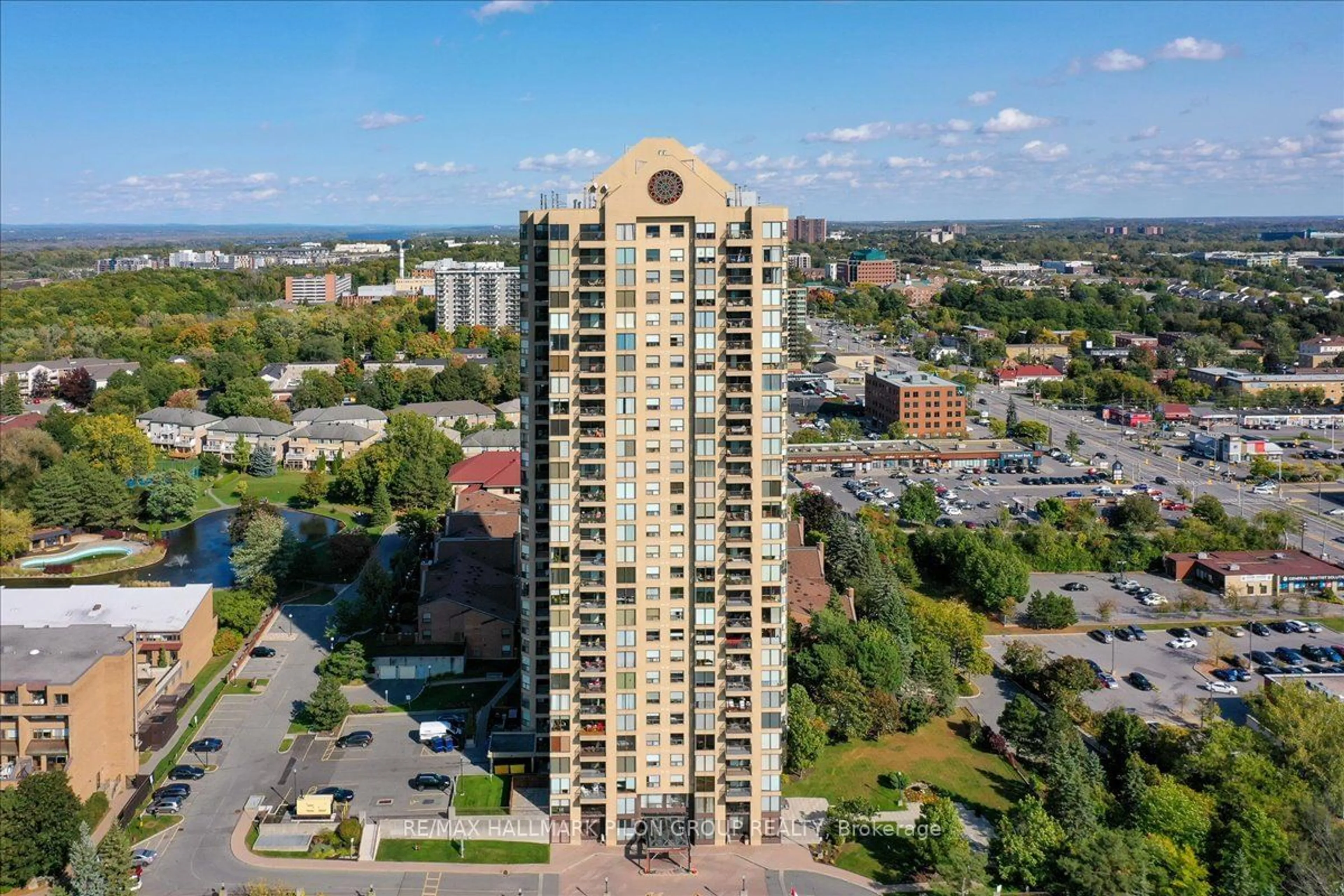 A pic from outside/outdoor area/front of a property/back of a property/a pic from drone, city buildings view from balcony for 545 ST LAURENT Blvd #1105, Manor Park - Cardinal Glen and Area Ontario K1K 4H9