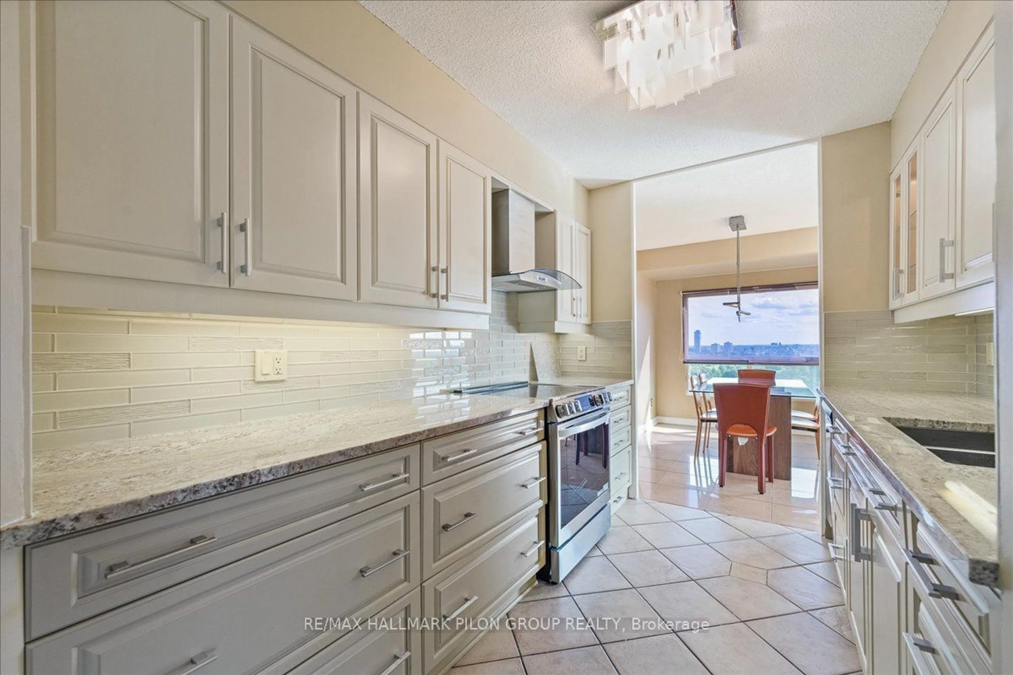 Open concept kitchen, ceramic/tile floor for 545 ST LAURENT Blvd #1105, Manor Park - Cardinal Glen and Area Ontario K1K 4H9