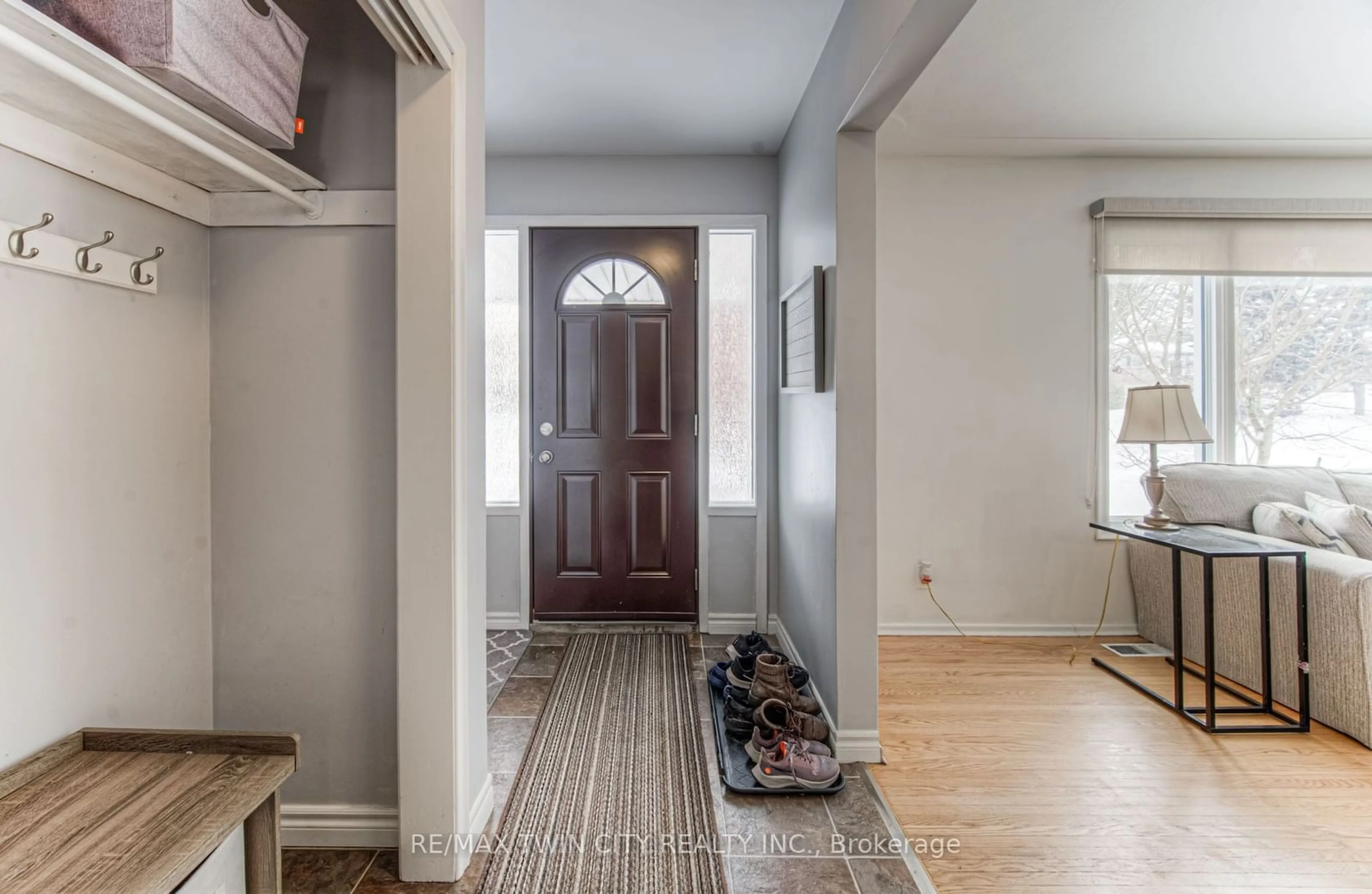 Indoor entryway for 103 Vista Cres, Kitchener Ontario N2M 4C8