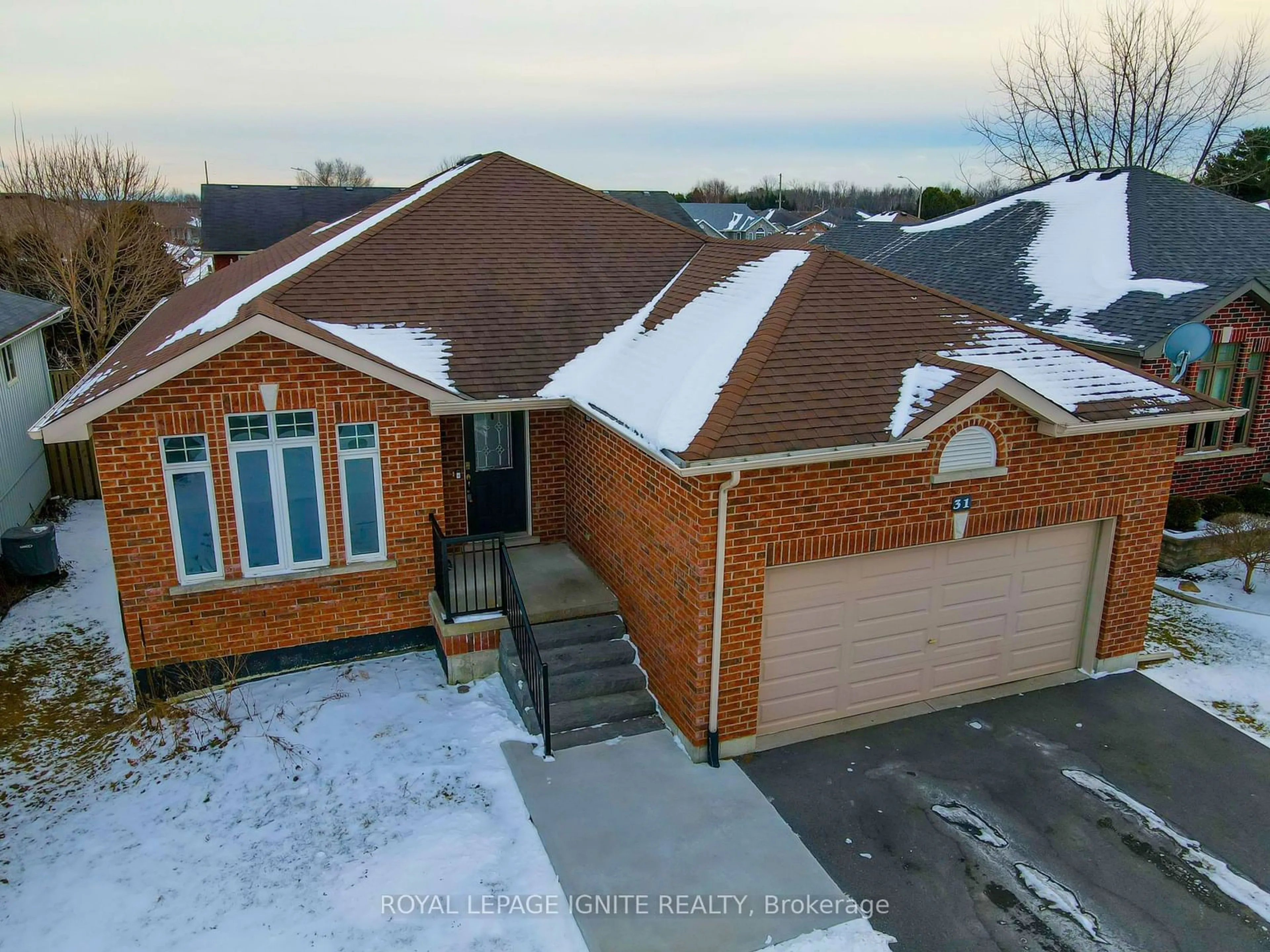 A pic from outside/outdoor area/front of a property/back of a property/a pic from drone, street for 31 Fox Den Dr, Brighton Ontario K0K 1H0