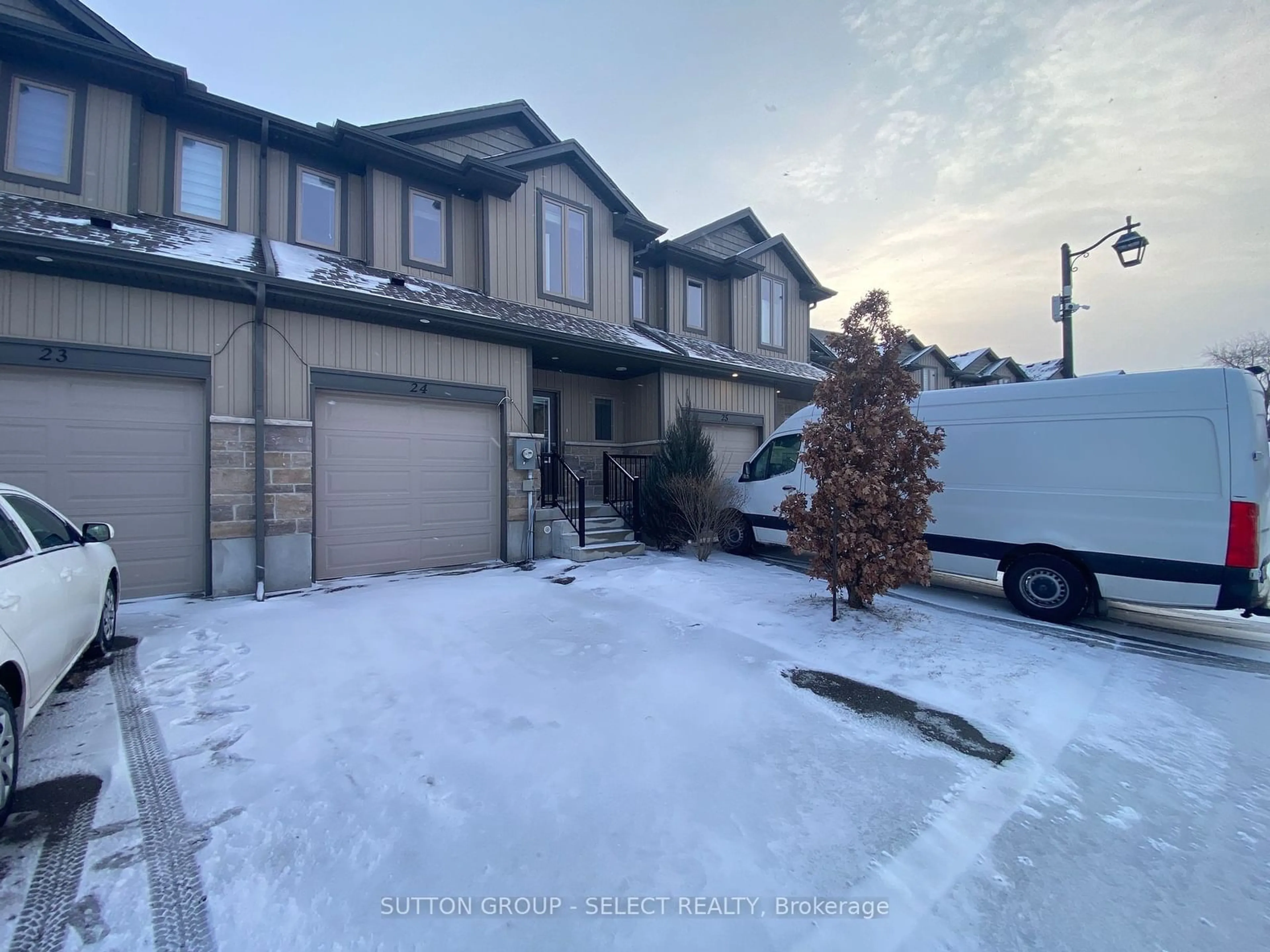 A pic from outside/outdoor area/front of a property/back of a property/a pic from drone, street for 1023 Devonshire Ave #24, Woodstock Ontario N4S 0E7