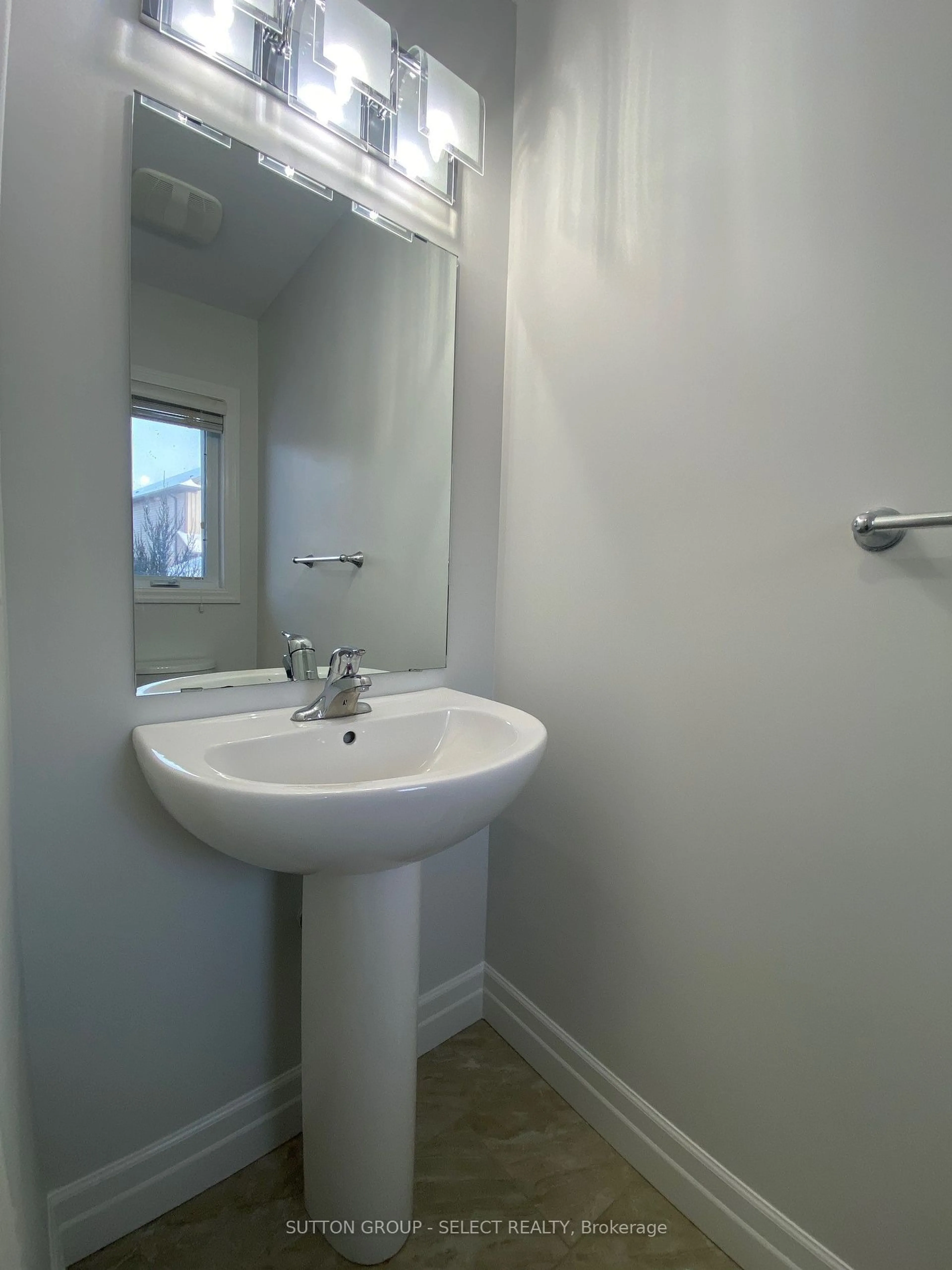 Standard bathroom, unknown for 1023 Devonshire Ave #24, Woodstock Ontario N4S 0E7