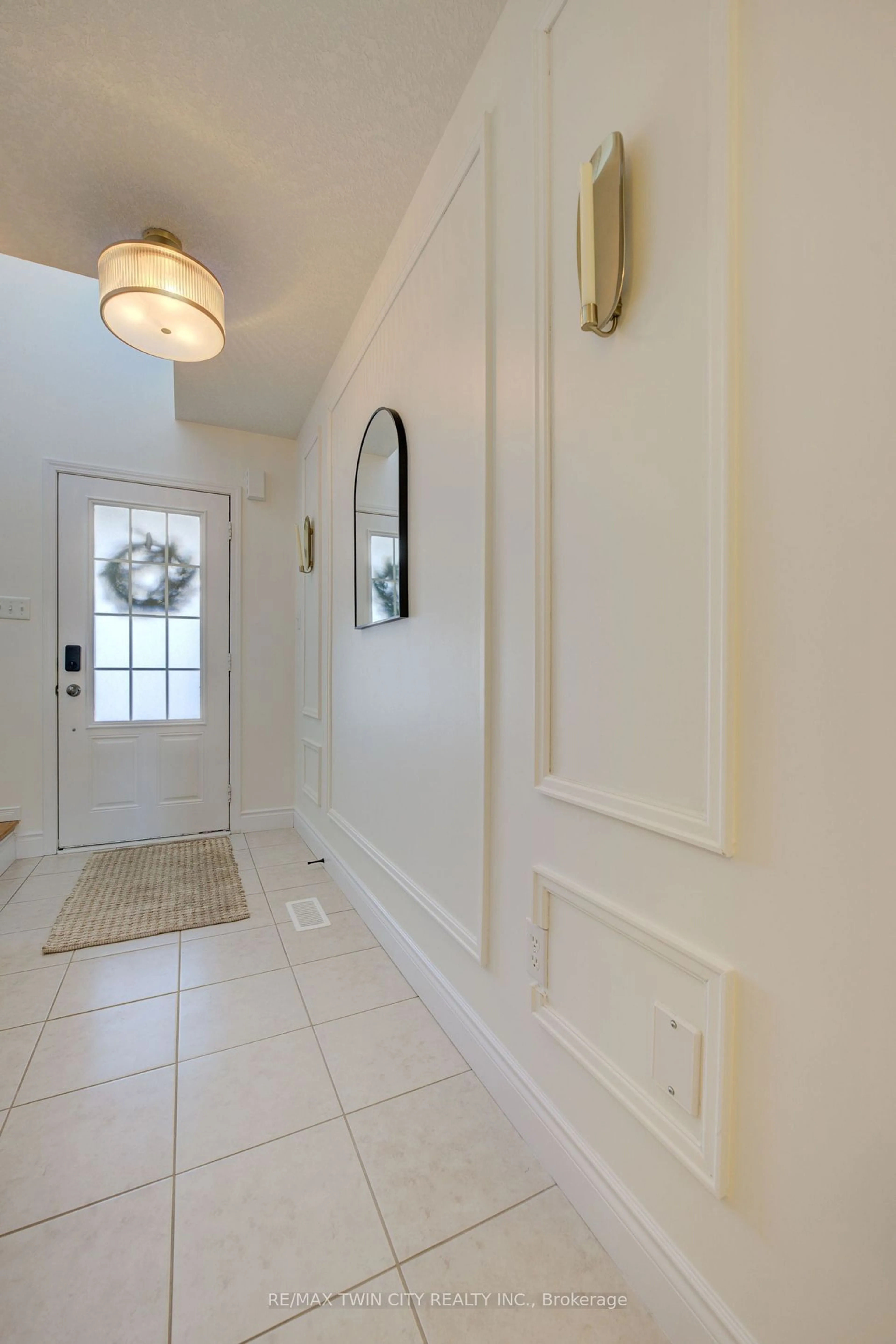 Indoor entryway for 15 Dwyer Crt, Brant Ontario N3T 0G8