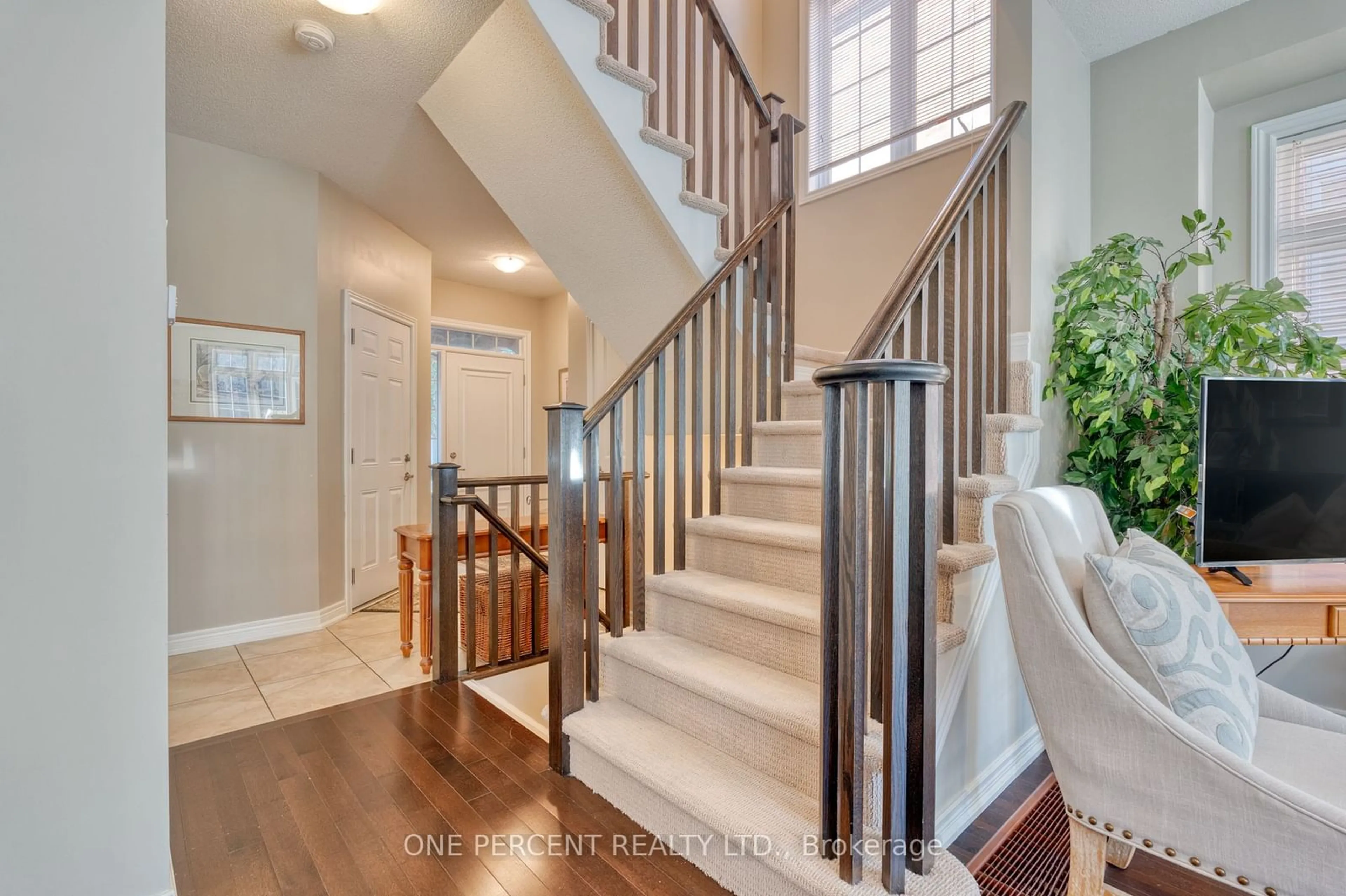 Stairs for 42 Oakhaven Pl, Hamilton Ontario L9K 0B6