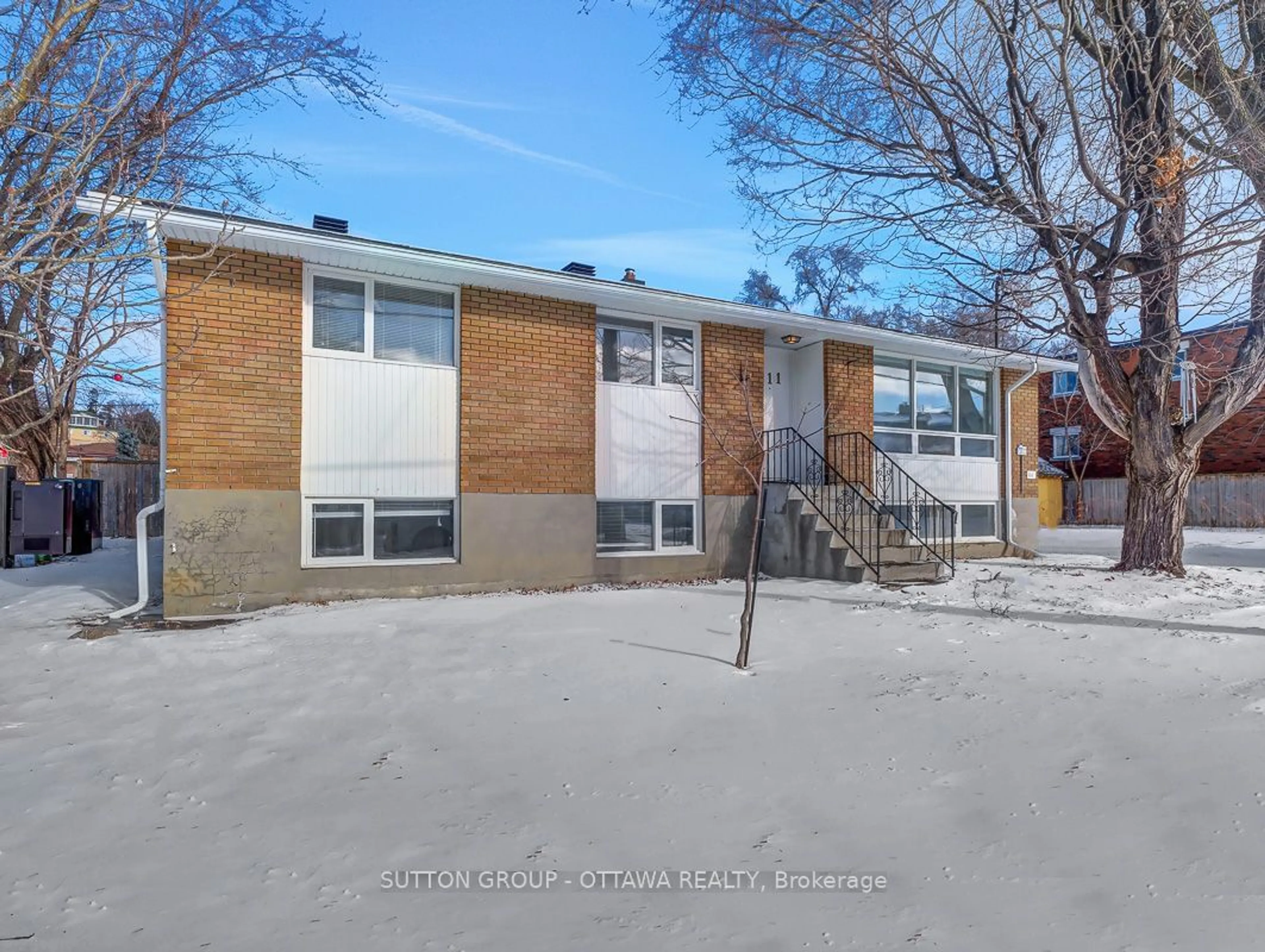 A pic from outside/outdoor area/front of a property/back of a property/a pic from drone, street for 111 Jolliet Ave, Vanier and Kingsview Park Ontario K1L 5G8