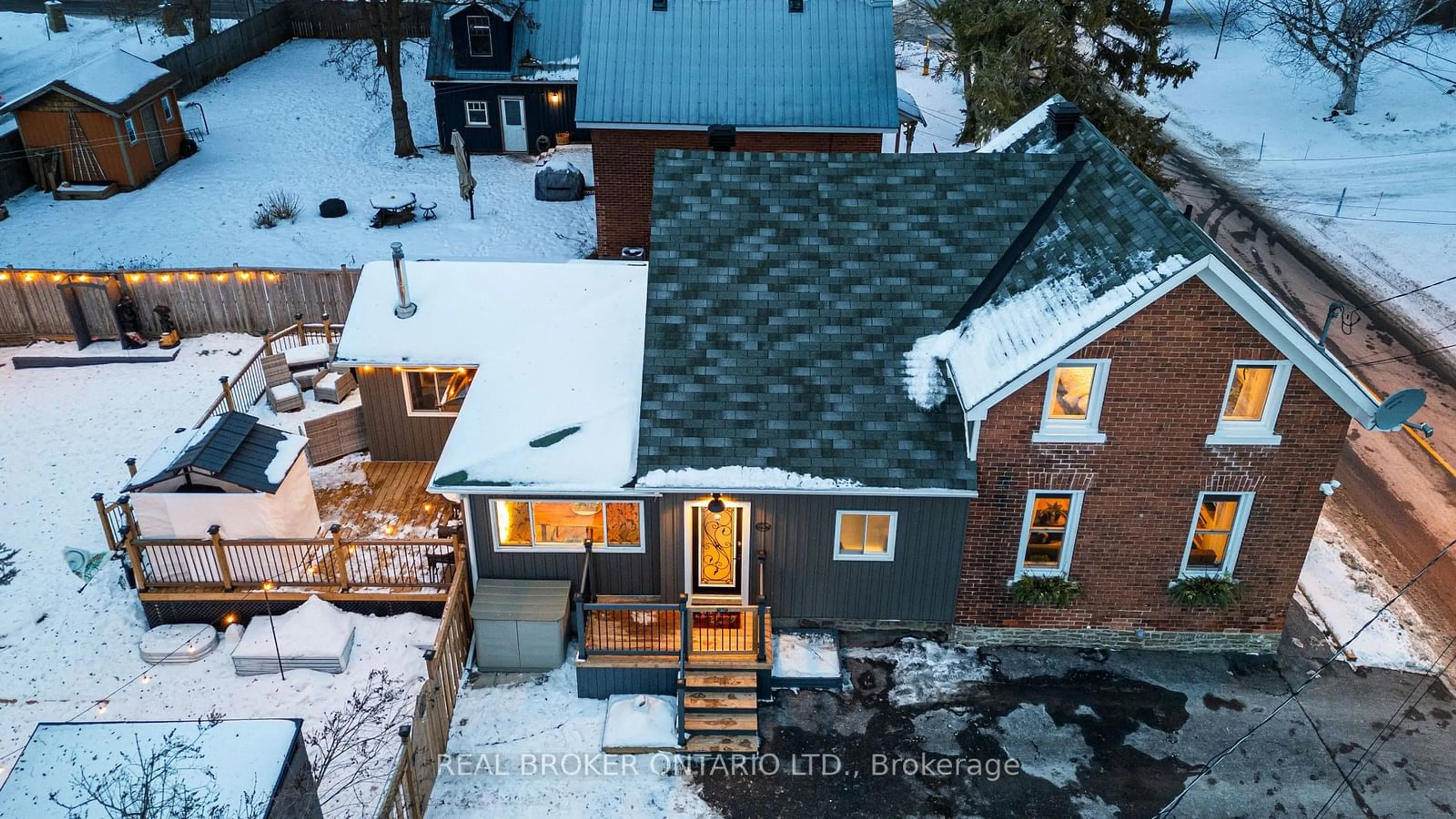 A pic from outside/outdoor area/front of a property/back of a property/a pic from drone, street for 133 Nelson St, Carleton Place Ontario K7C 1A3