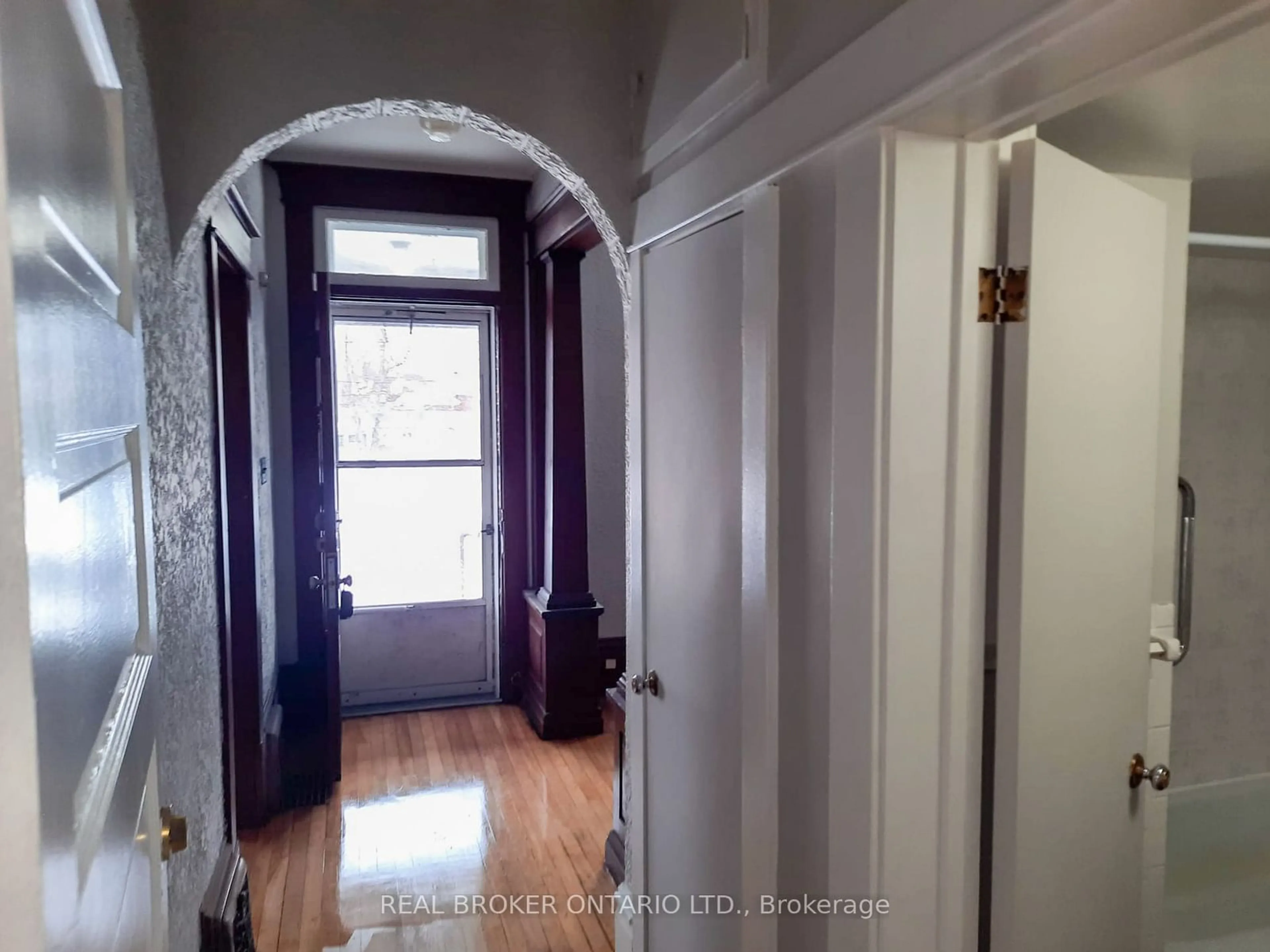 Indoor entryway for 7 Montgomery Pl, Smiths Falls Ontario K7A 1S6