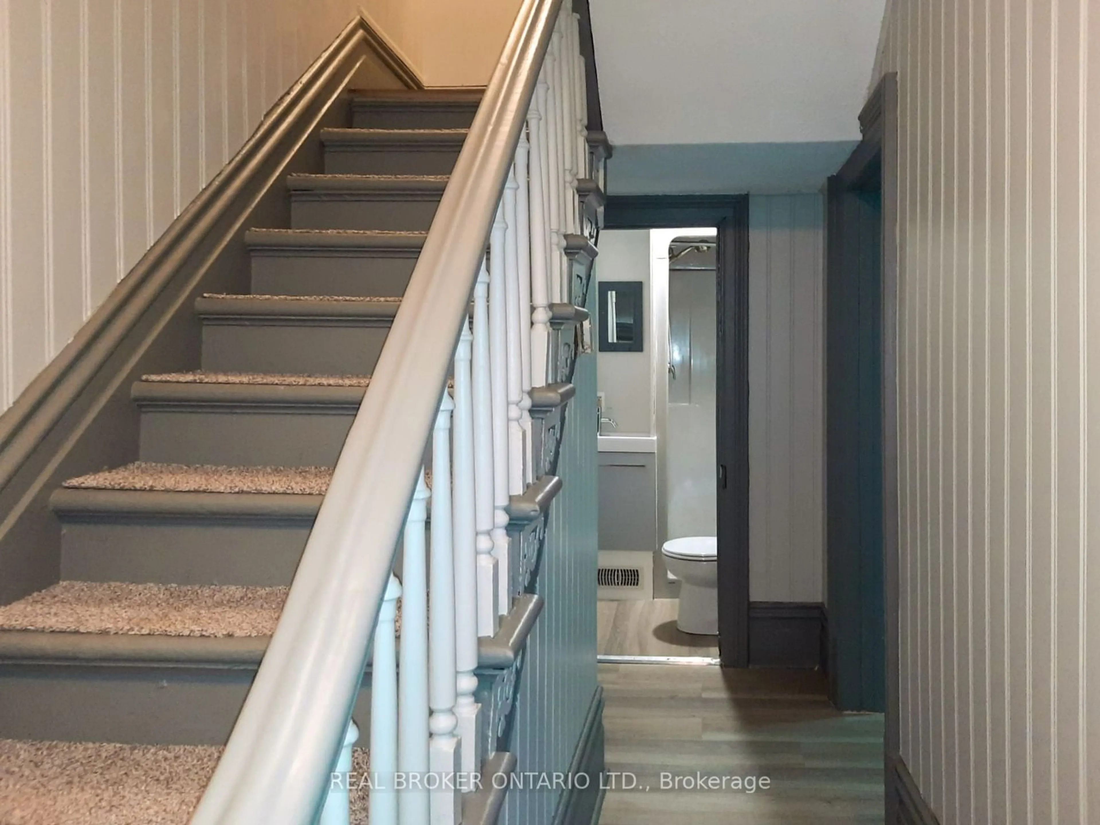 Stairs for 40-42 North Augusta Rd, Brockville Ontario K6V 2X4