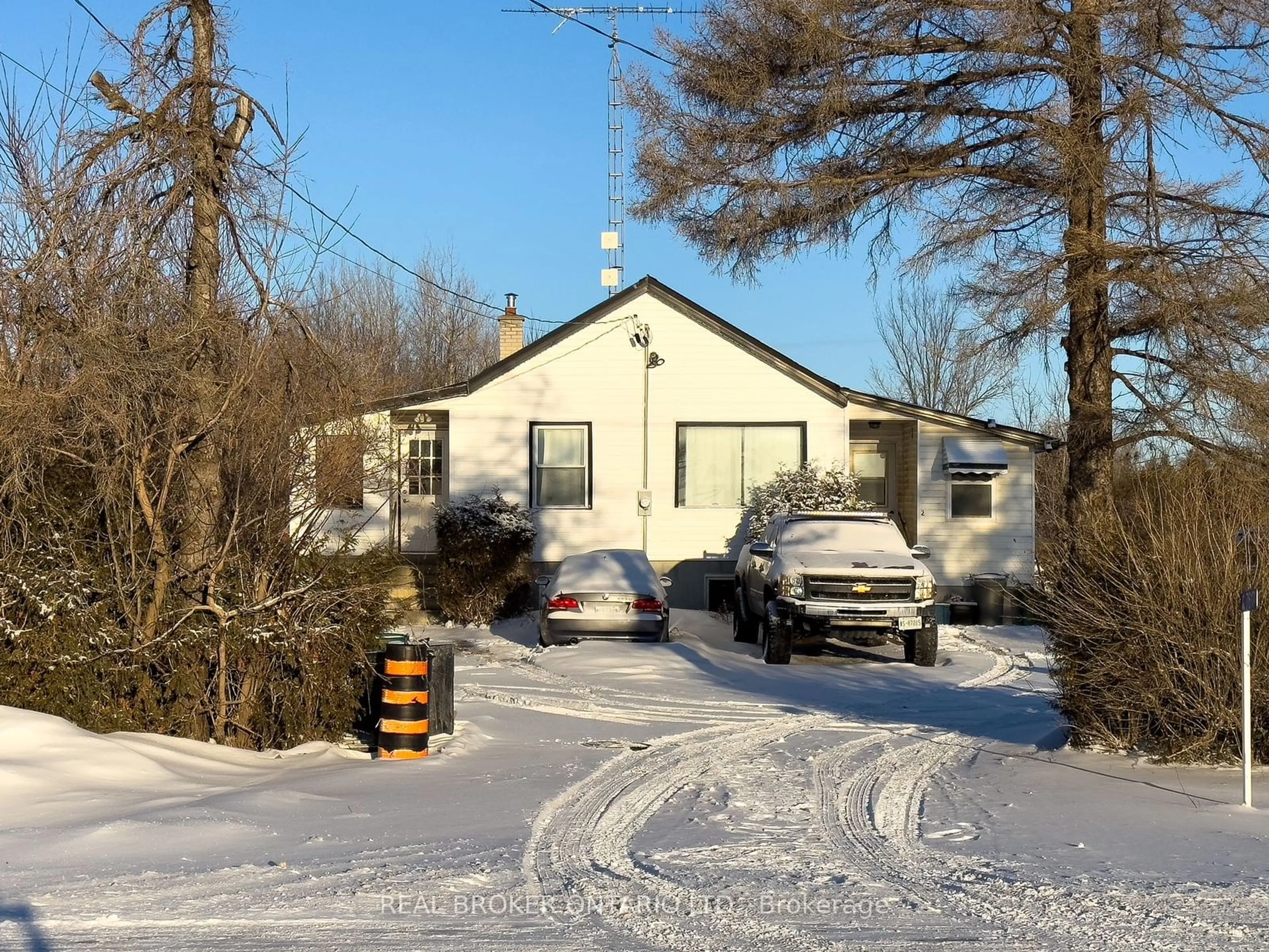 A pic from outside/outdoor area/front of a property/back of a property/a pic from drone, street for 7617 Flewellyn Rd, Stittsville - Munster - Richmond Ontario K2S 1B6