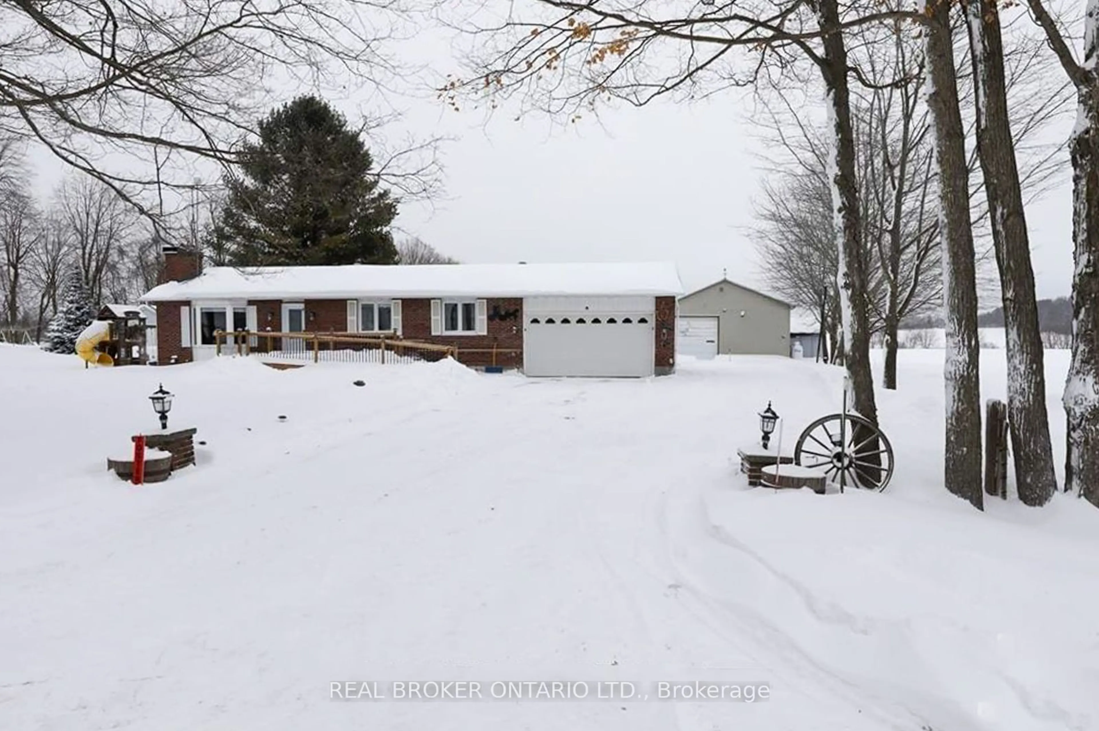 A pic from outside/outdoor area/front of a property/back of a property/a pic from drone, street for 5989 Third Line Rd, Manotick - Kars - Rideau Twp and Area Ontario K0A 2T0