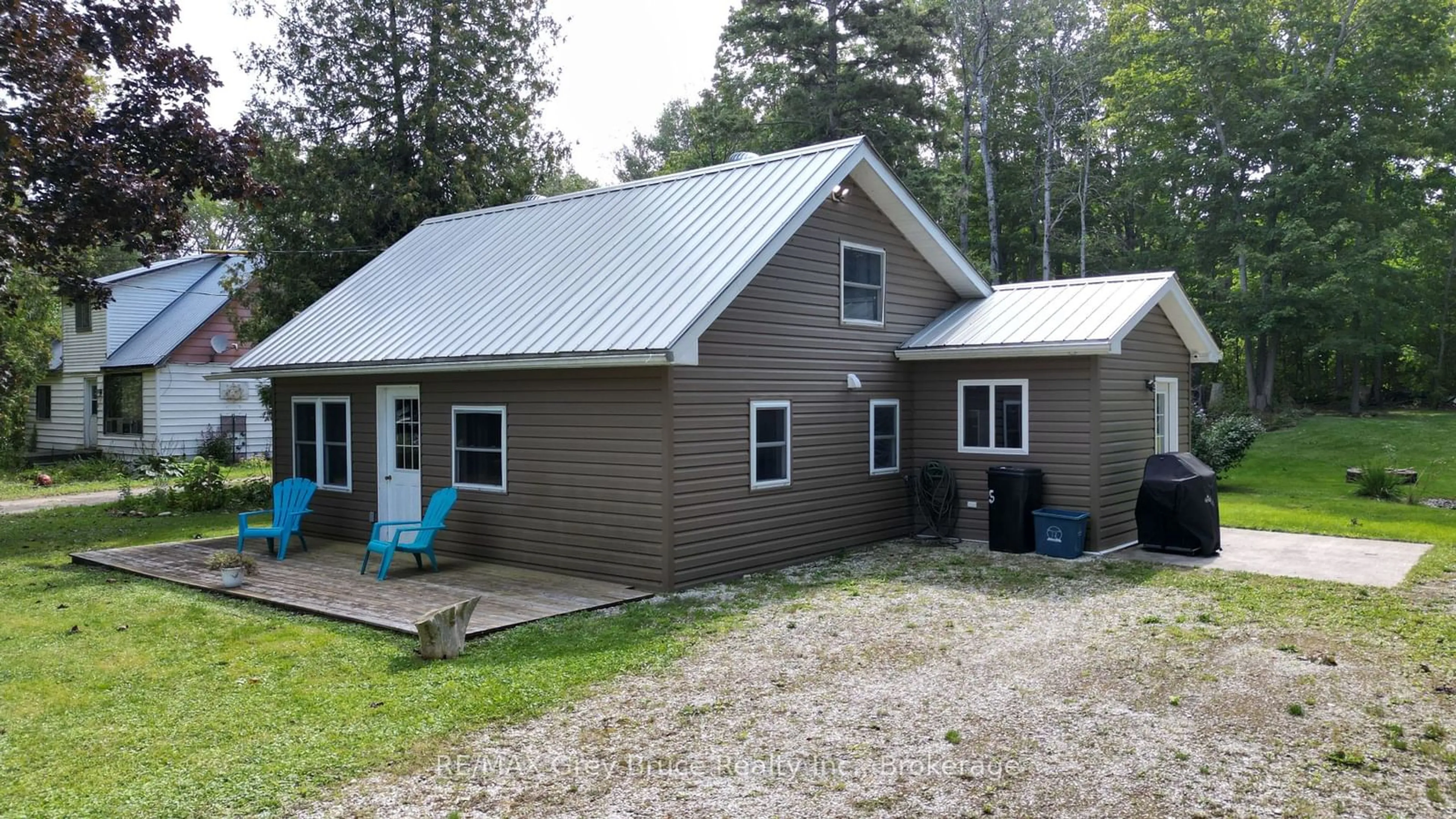 Home with vinyl exterior material, building for 549 Stokes Bay Rd, Northern Bruce Peninsula Ontario N0H 1W0