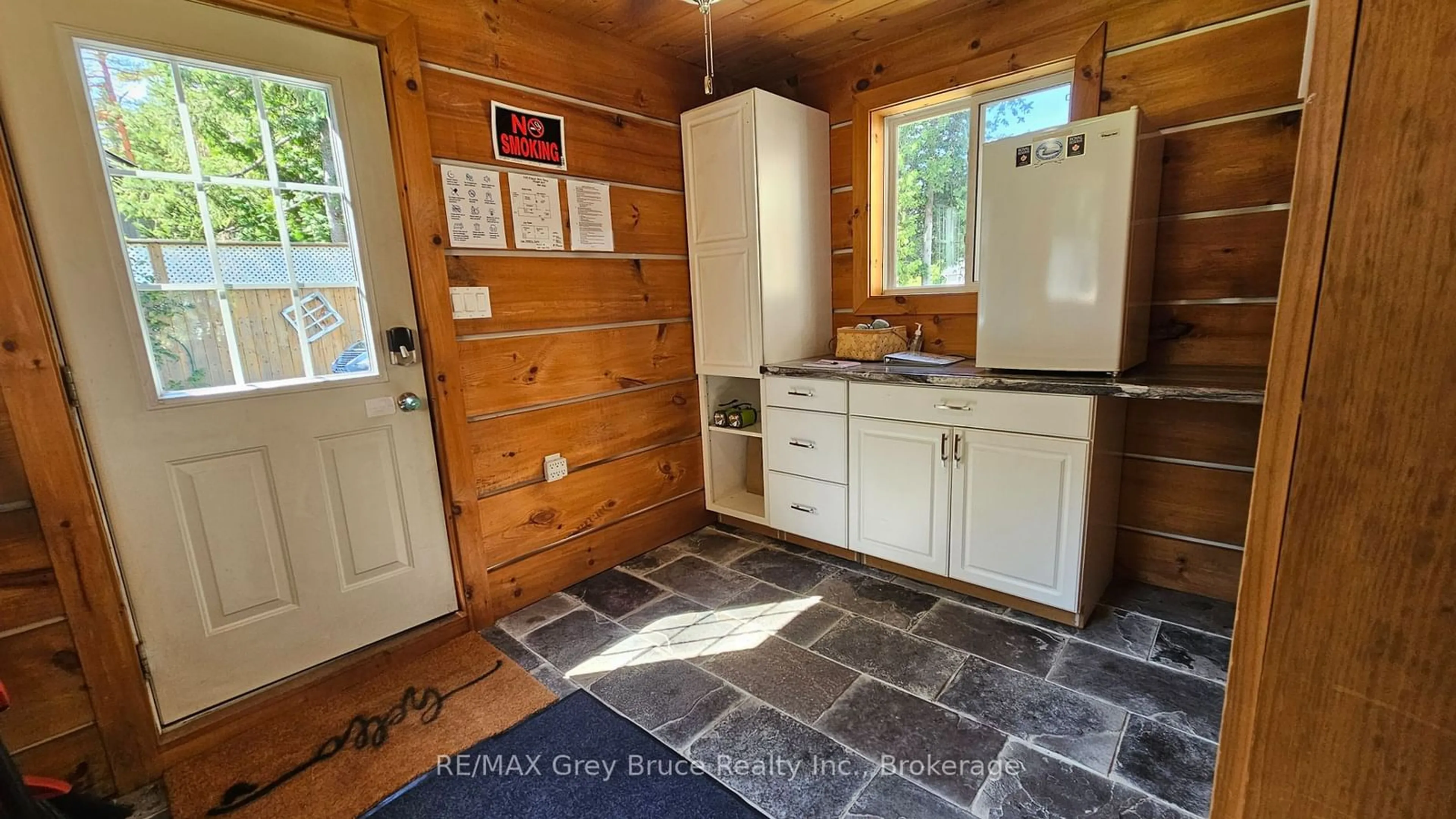 Standard kitchen, ceramic/tile floor for 549 Stokes Bay Rd, Northern Bruce Peninsula Ontario N0H 1W0