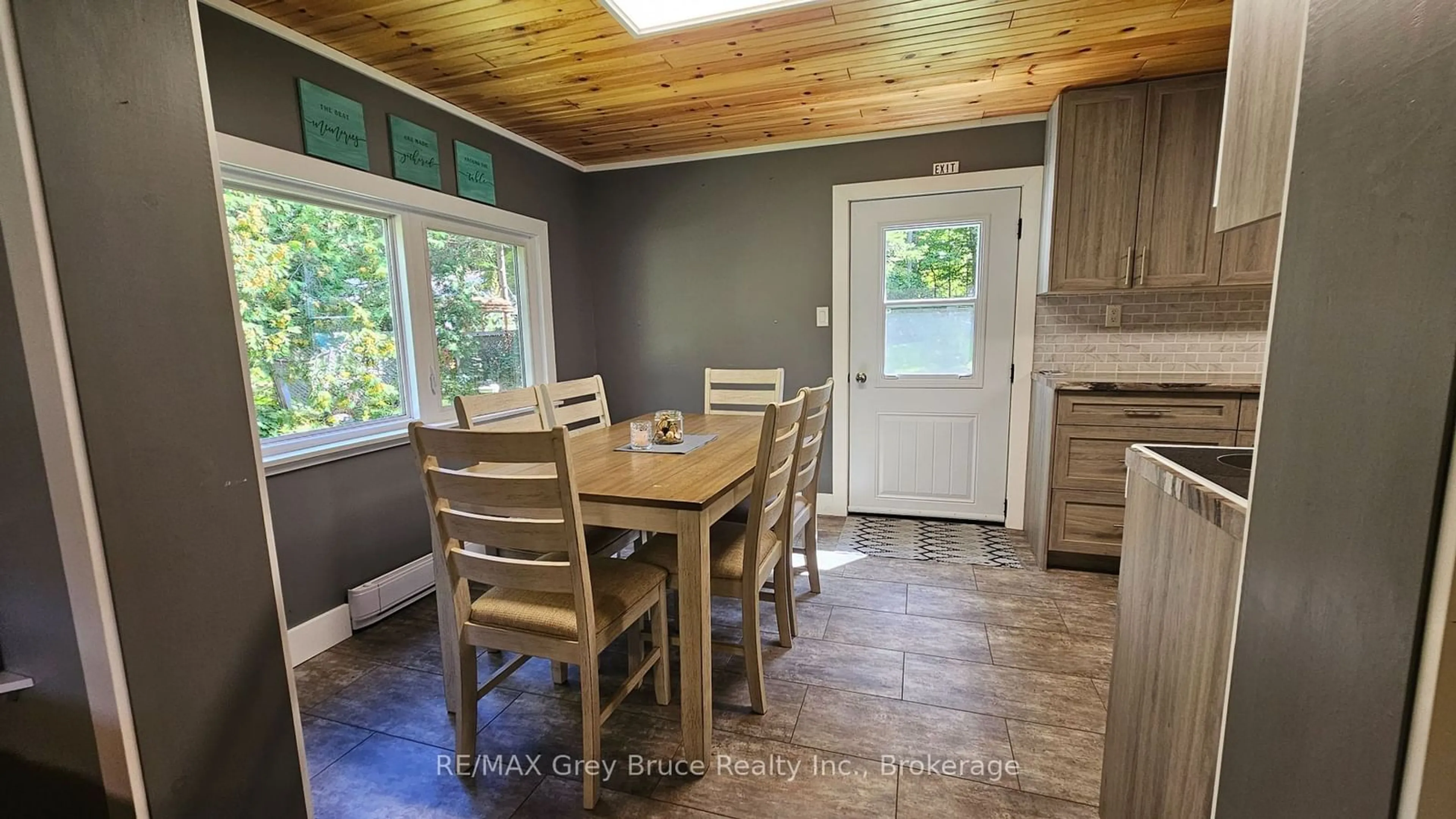 Dining room, unknown for 549 Stokes Bay Rd, Northern Bruce Peninsula Ontario N0H 1W0