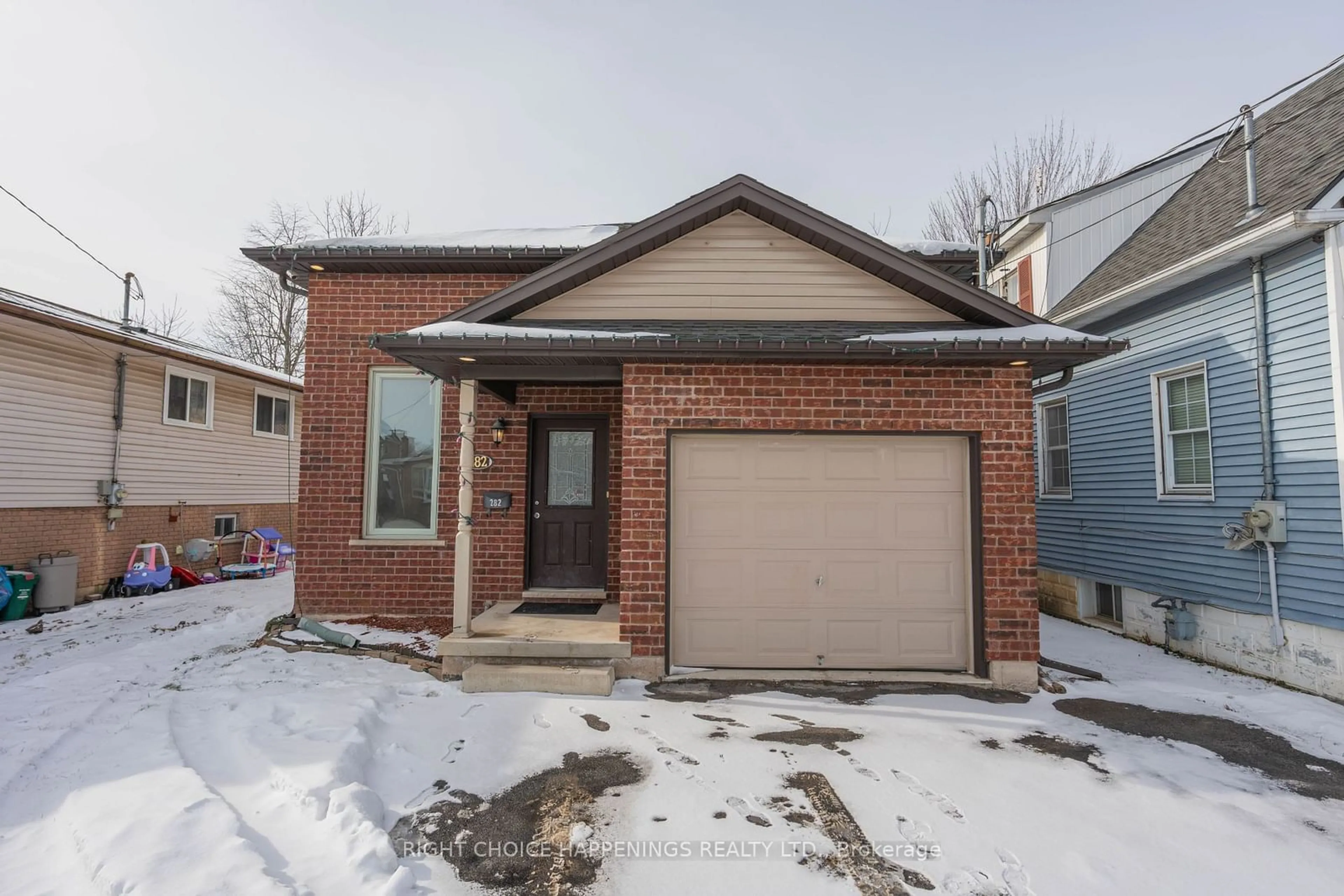 Home with brick exterior material, street for 282 Wright St, Welland Ontario L3B 2K3