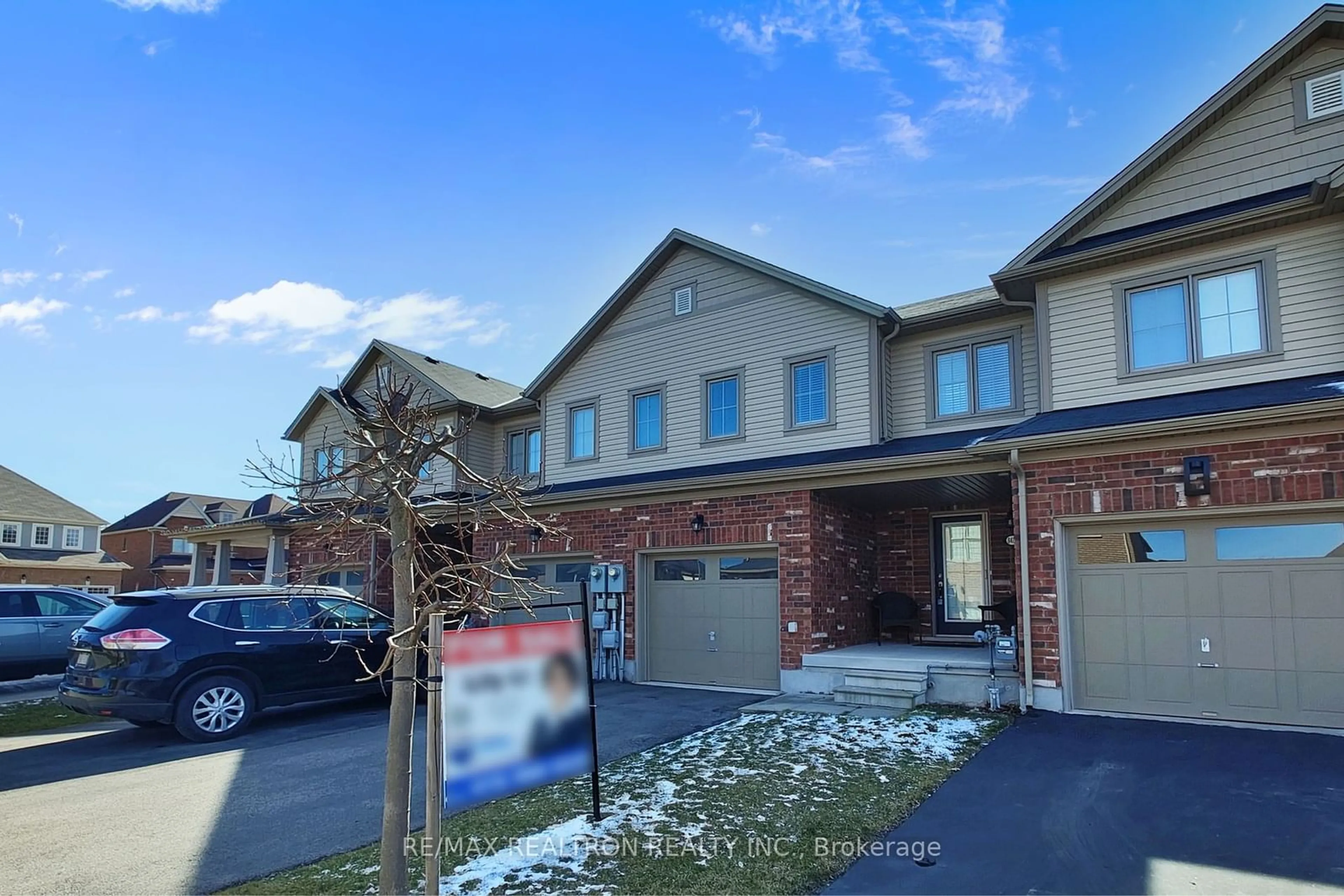 A pic from outside/outdoor area/front of a property/back of a property/a pic from drone, unknown for 8472 Hickory Lane, Niagara Falls Ontario L2H 0L3