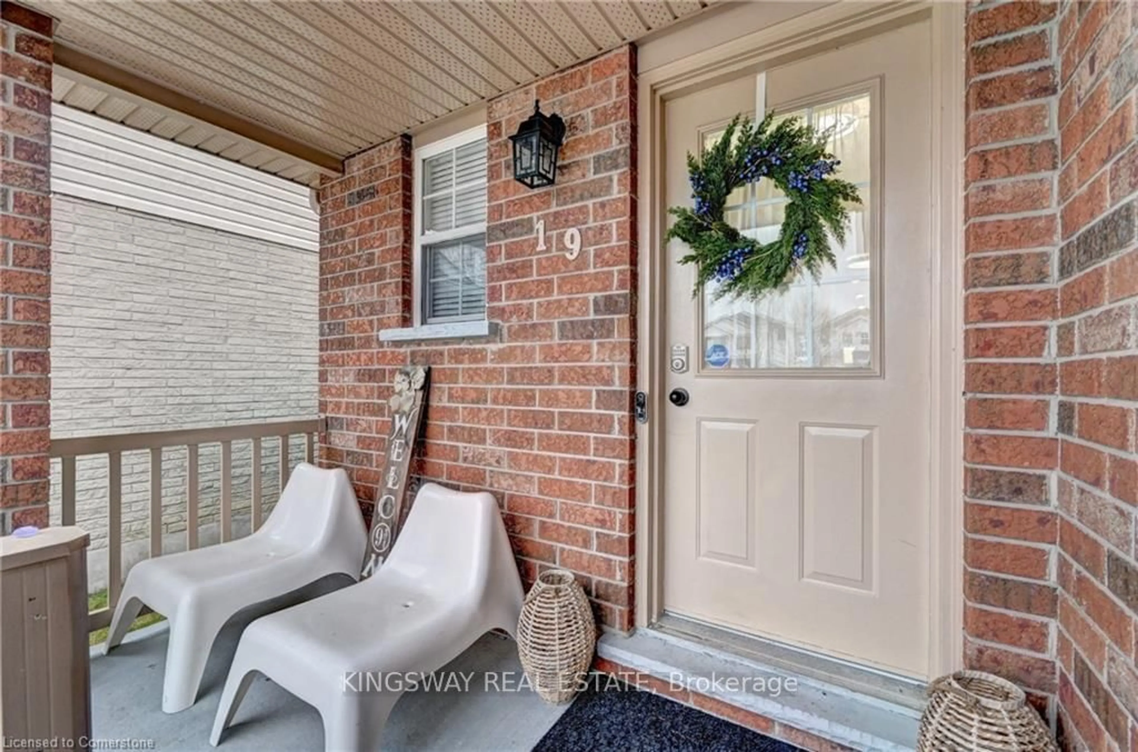 Indoor entryway for 19 Sofron Dr, Cambridge Ontario N3C 4G5