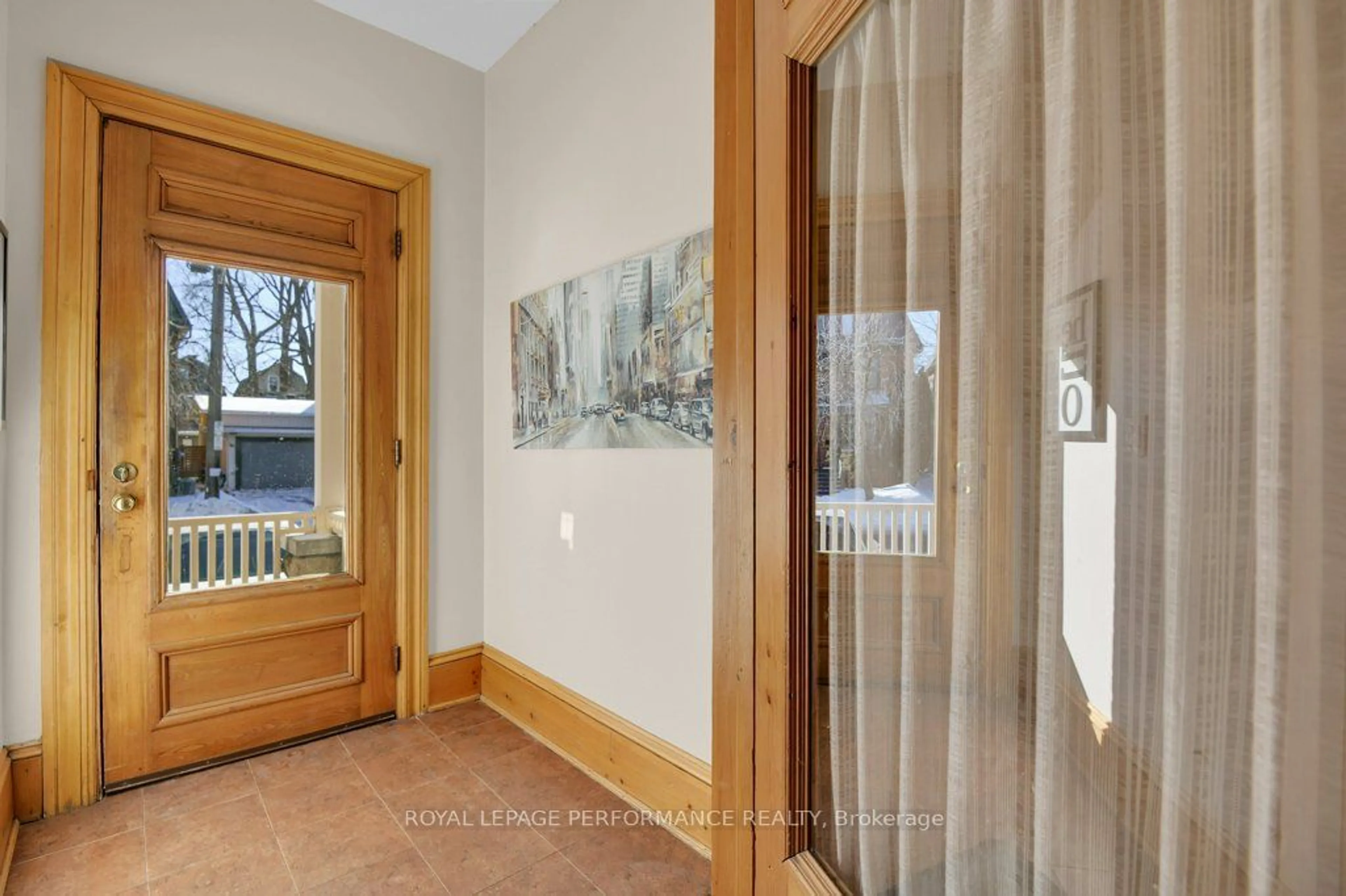 Indoor entryway for 143 Fourth Ave, Glebe - Ottawa East and Area Ontario K1S 2L3