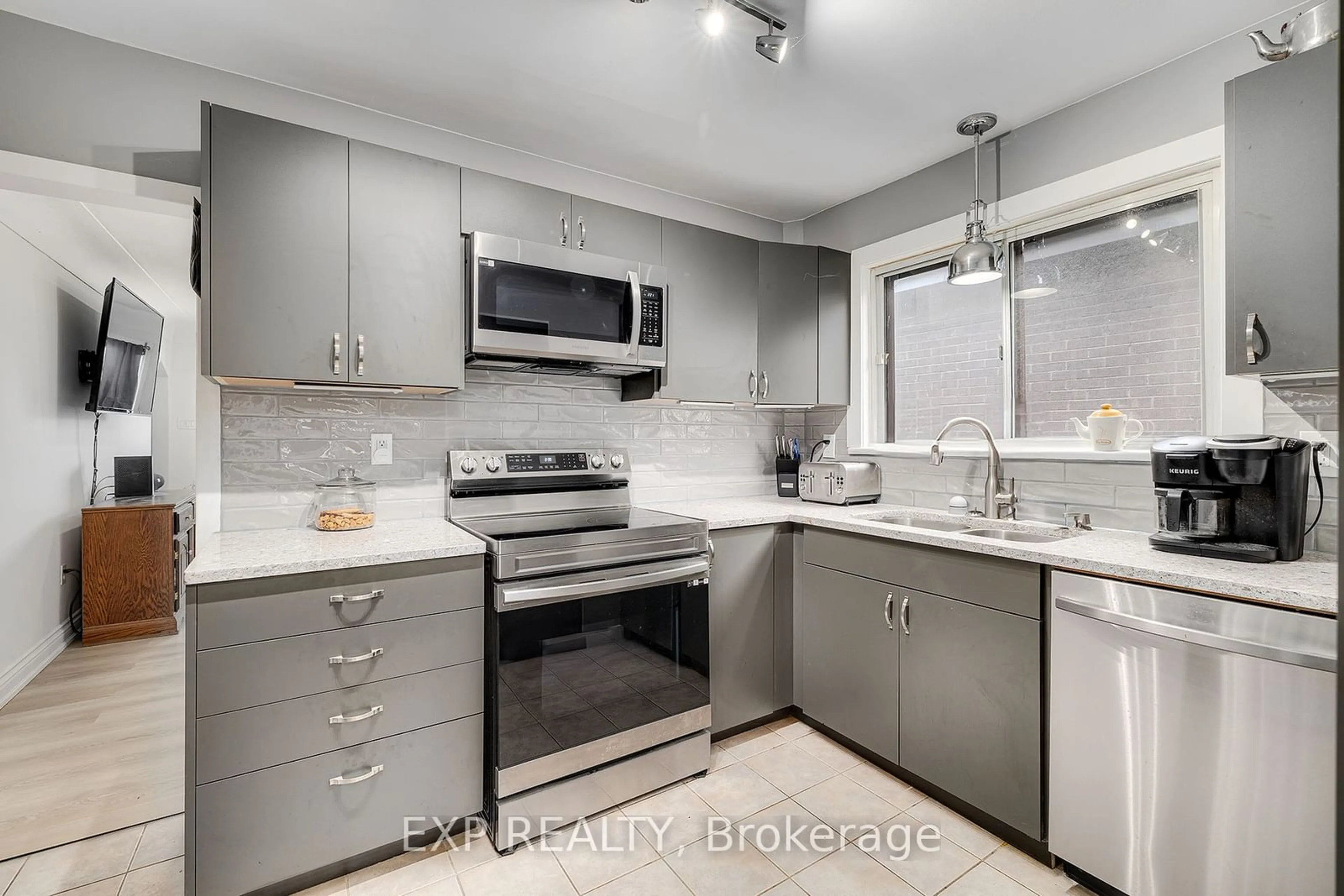 Standard kitchen, unknown for 103 Ivon Ave, Hamilton Ontario L8H 5S5