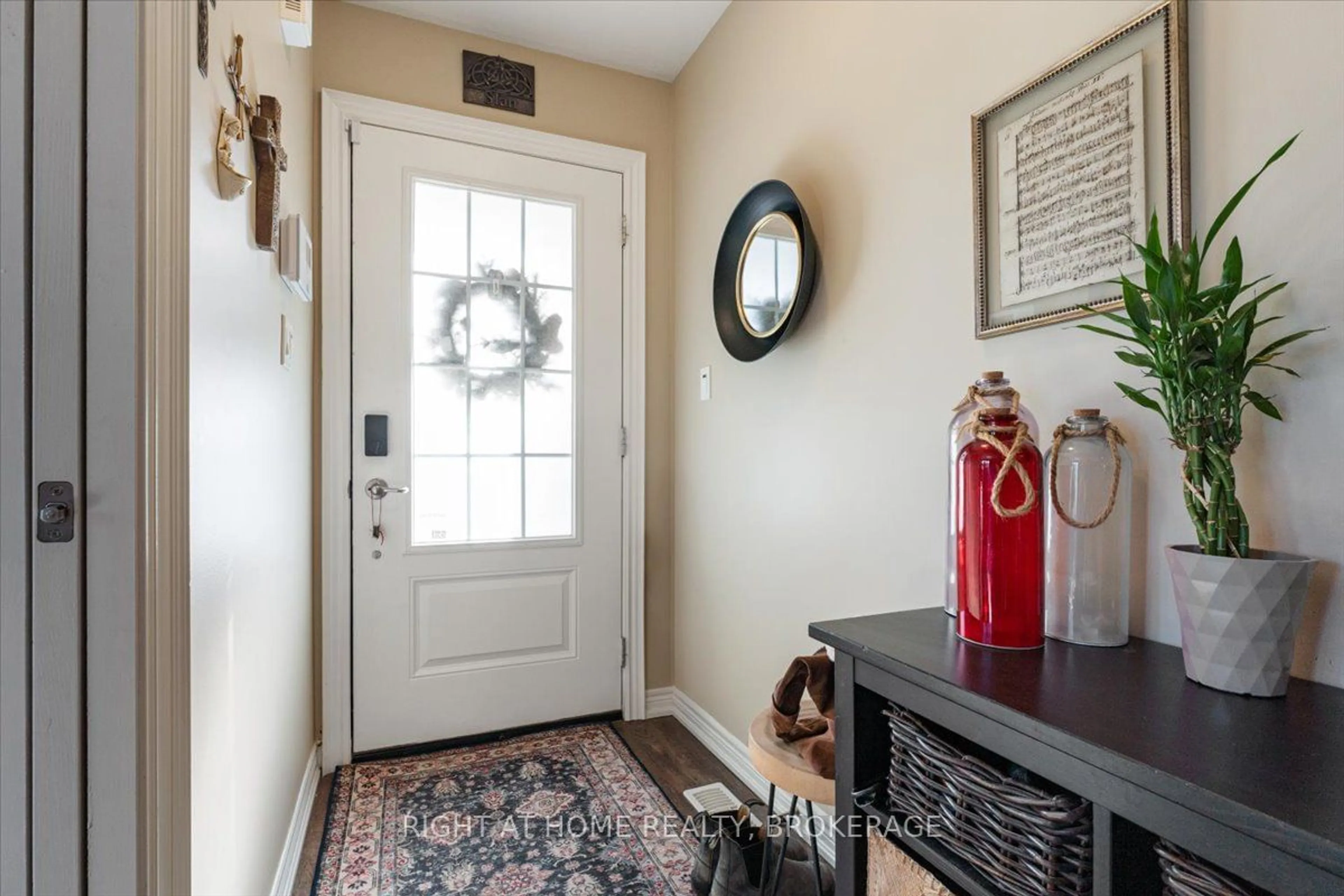 Indoor entryway for 149 Acacia Rd, Pelham Ontario L0S 1E6