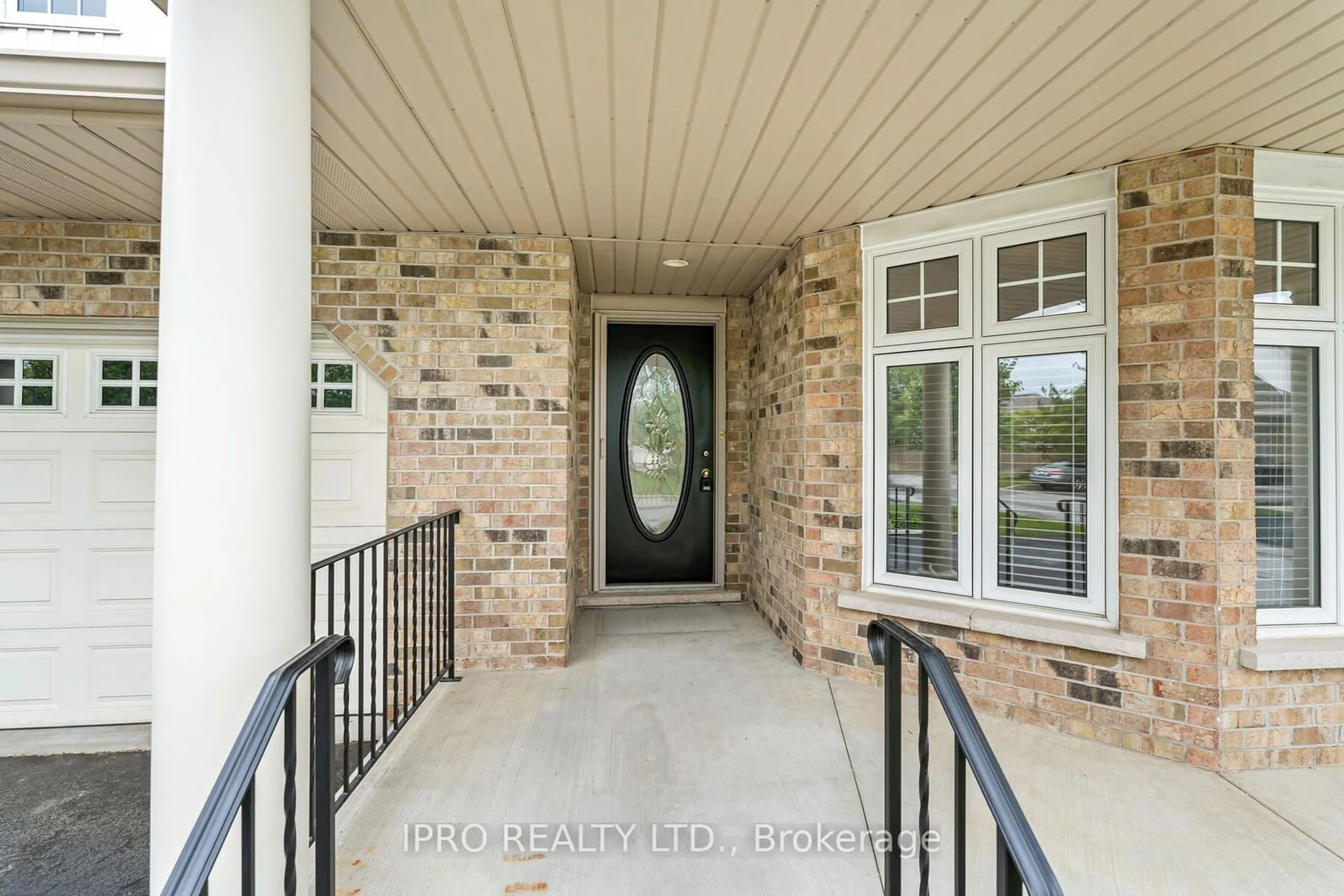 Indoor entryway for 21 Loretta Dr #12, Niagara-on-the-Lake Ontario L0S 1T0