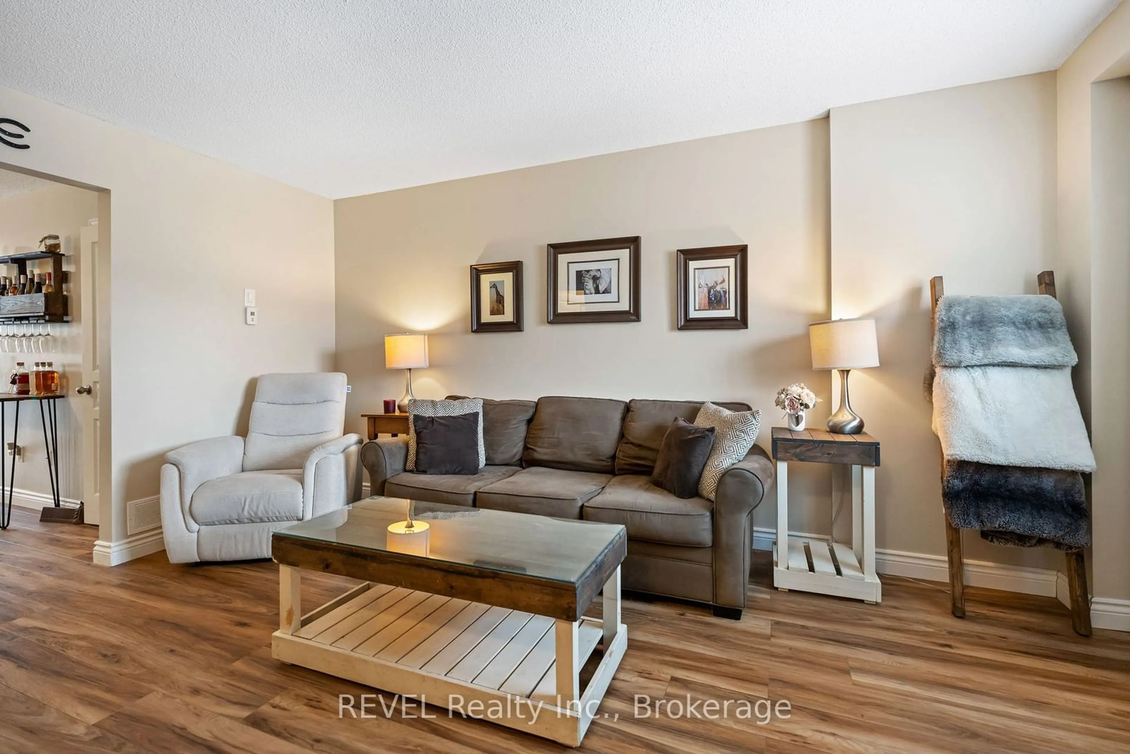 Living room with furniture, wood/laminate floor for 6118 Kelsey Cres #11, Niagara Falls Ontario L2H 0M6