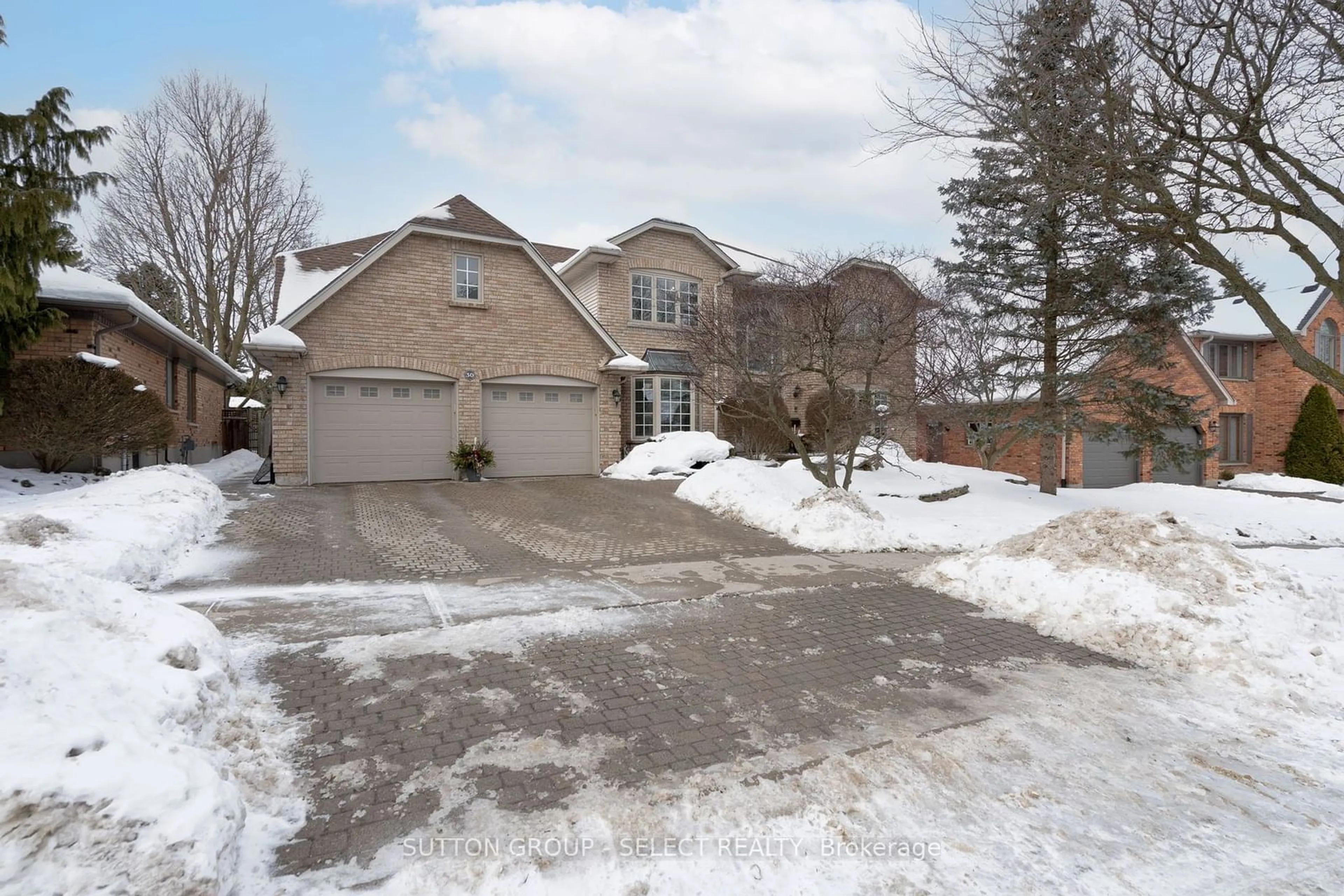 A pic from outside/outdoor area/front of a property/back of a property/a pic from drone, street for 30 CARNFORTH Rd, London Ontario N6G 4P6