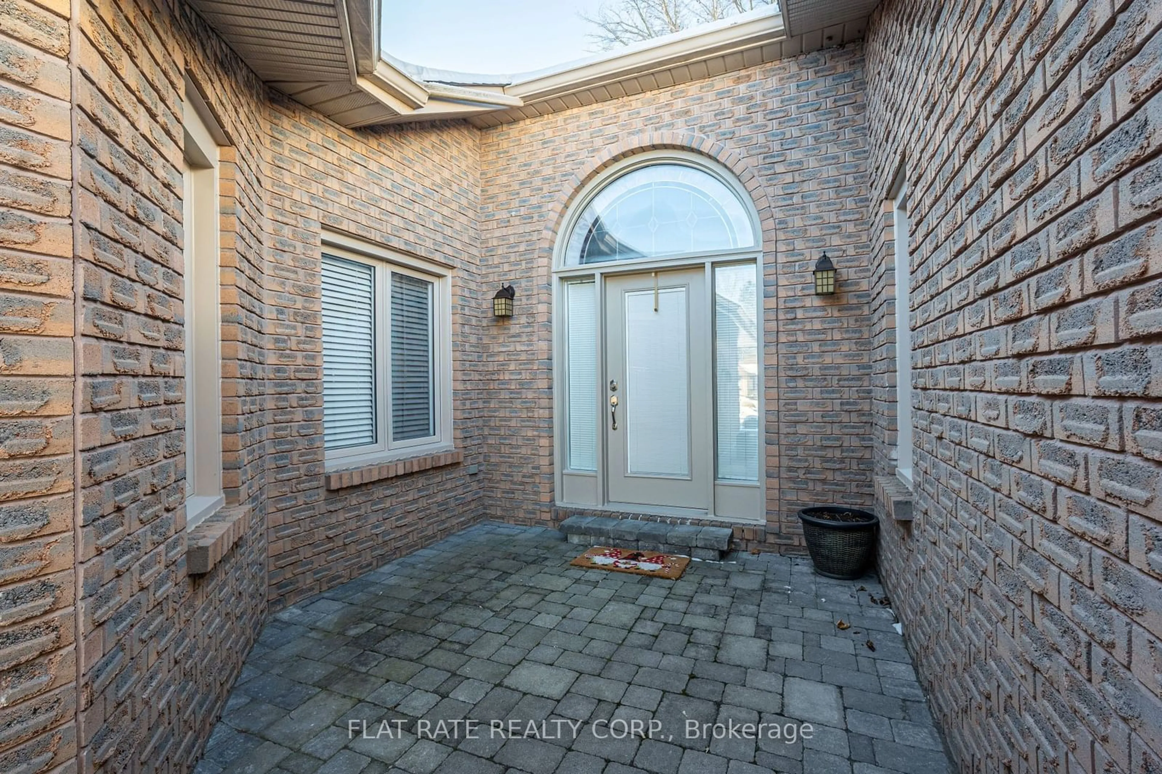 Indoor entryway for 10 HILLVIEW Dr, Kawartha Lakes Ontario K0M 1A0