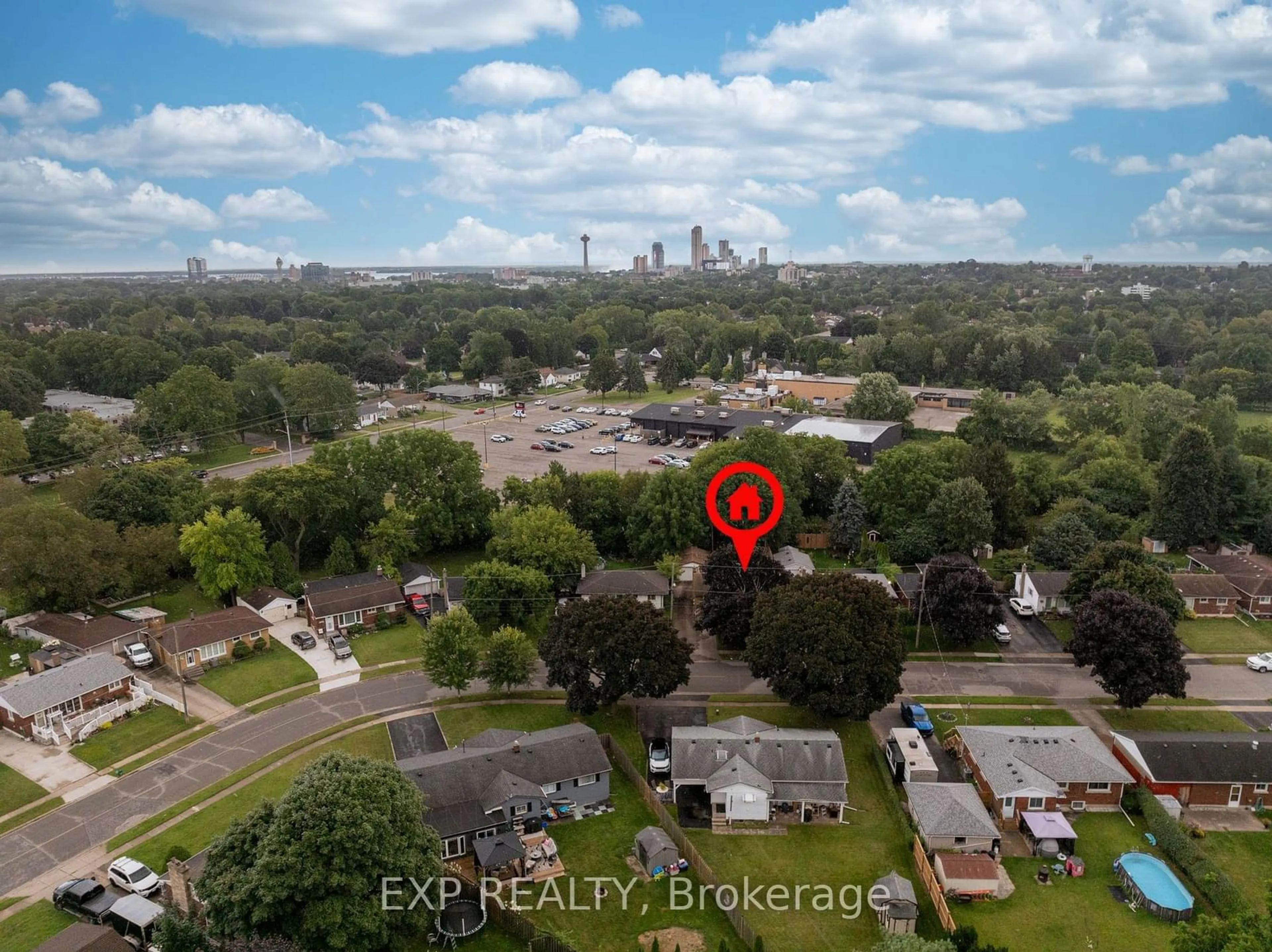 A pic from outside/outdoor area/front of a property/back of a property/a pic from drone, city buildings view from balcony for 6326 DOREEN Dr, Niagara Falls Ontario L2E 5K2