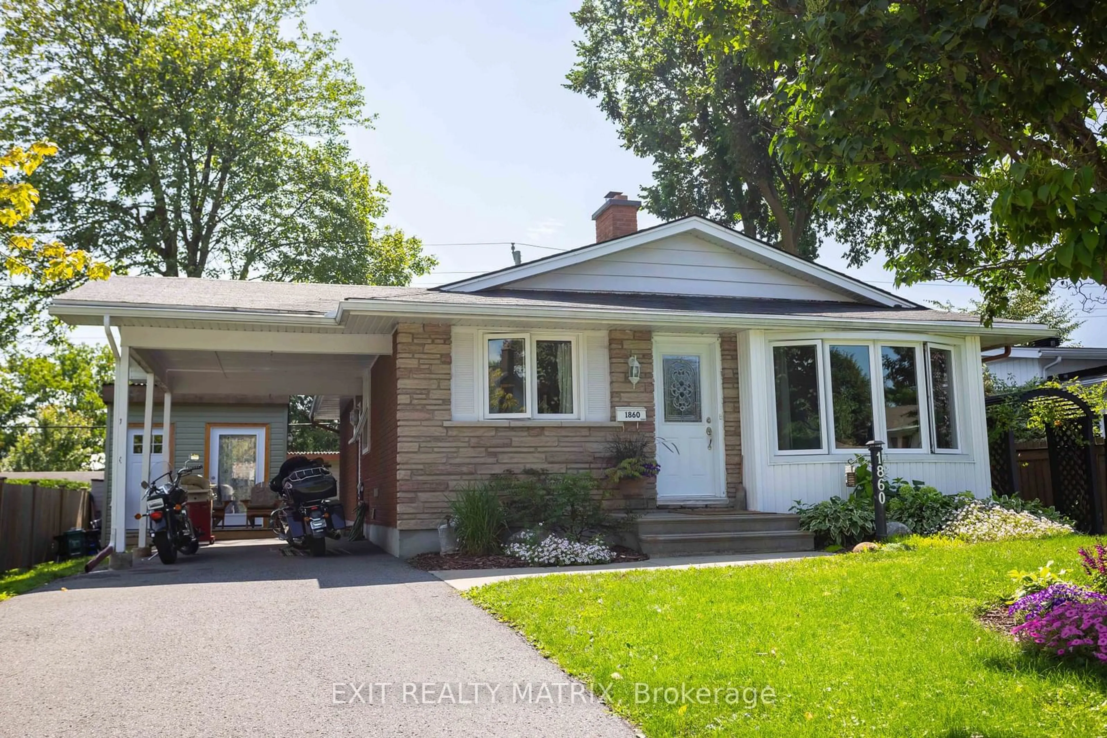 Home with brick exterior material, street for 1860 FEATHERSTON Dr, Alta Vista and Area Ontario K1H 6P5