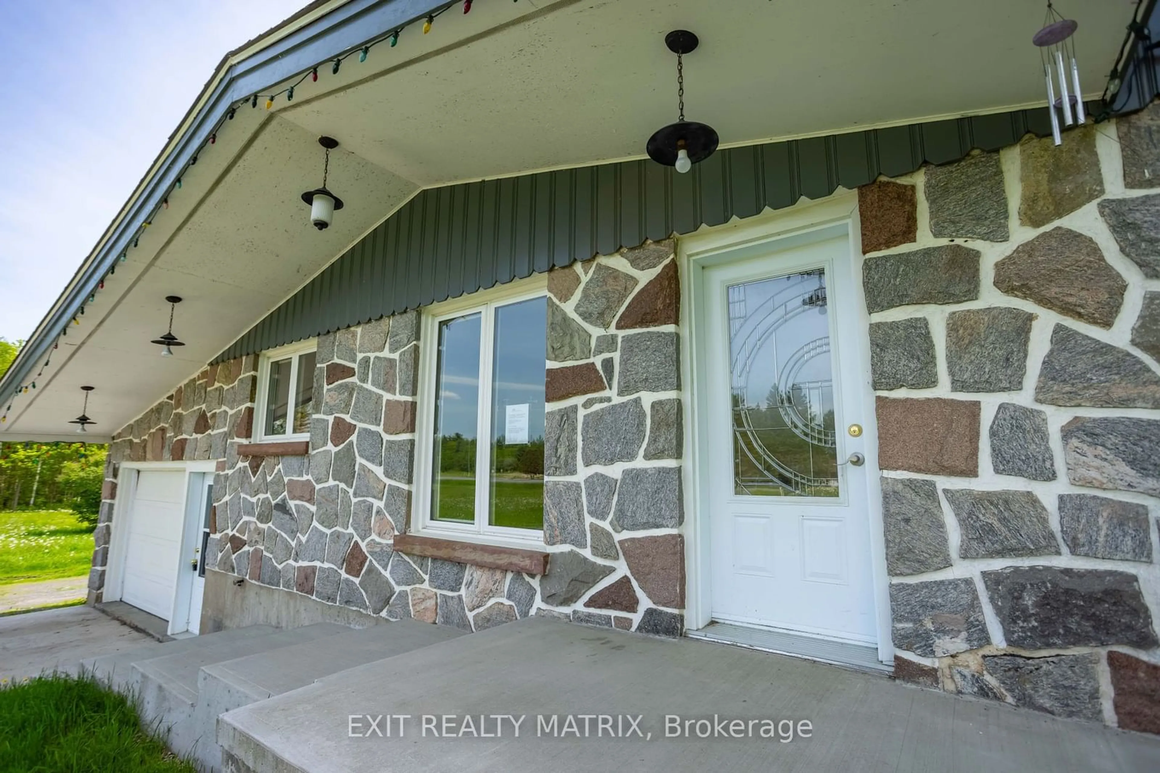 Indoor entryway for 5651 COUNTY RD 17 Rd, Alfred and Plantagenet Ontario K0B 1L0