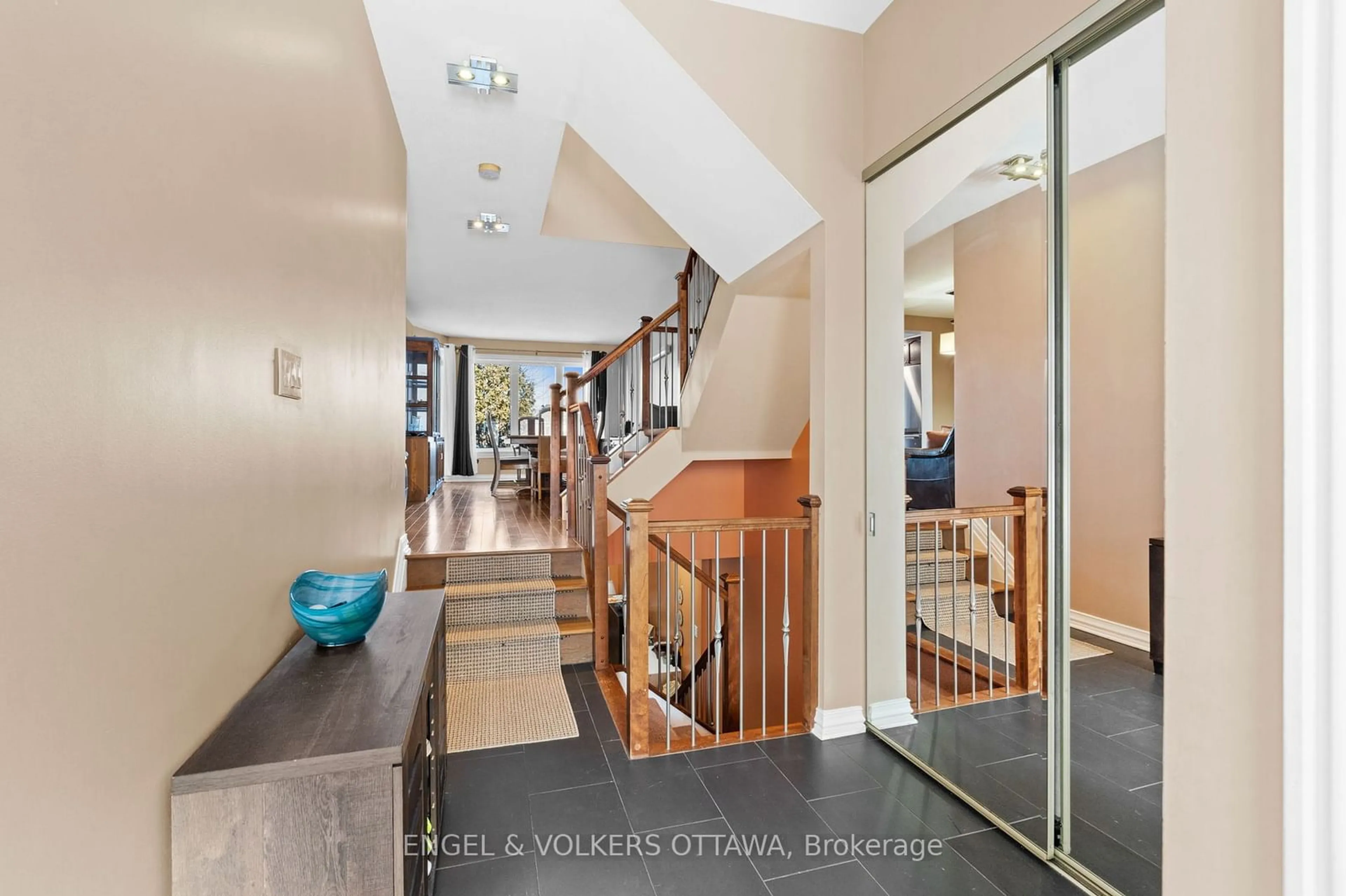 Indoor foyer for 171 Harbour View St, Barrhaven Ontario K2G 7E7