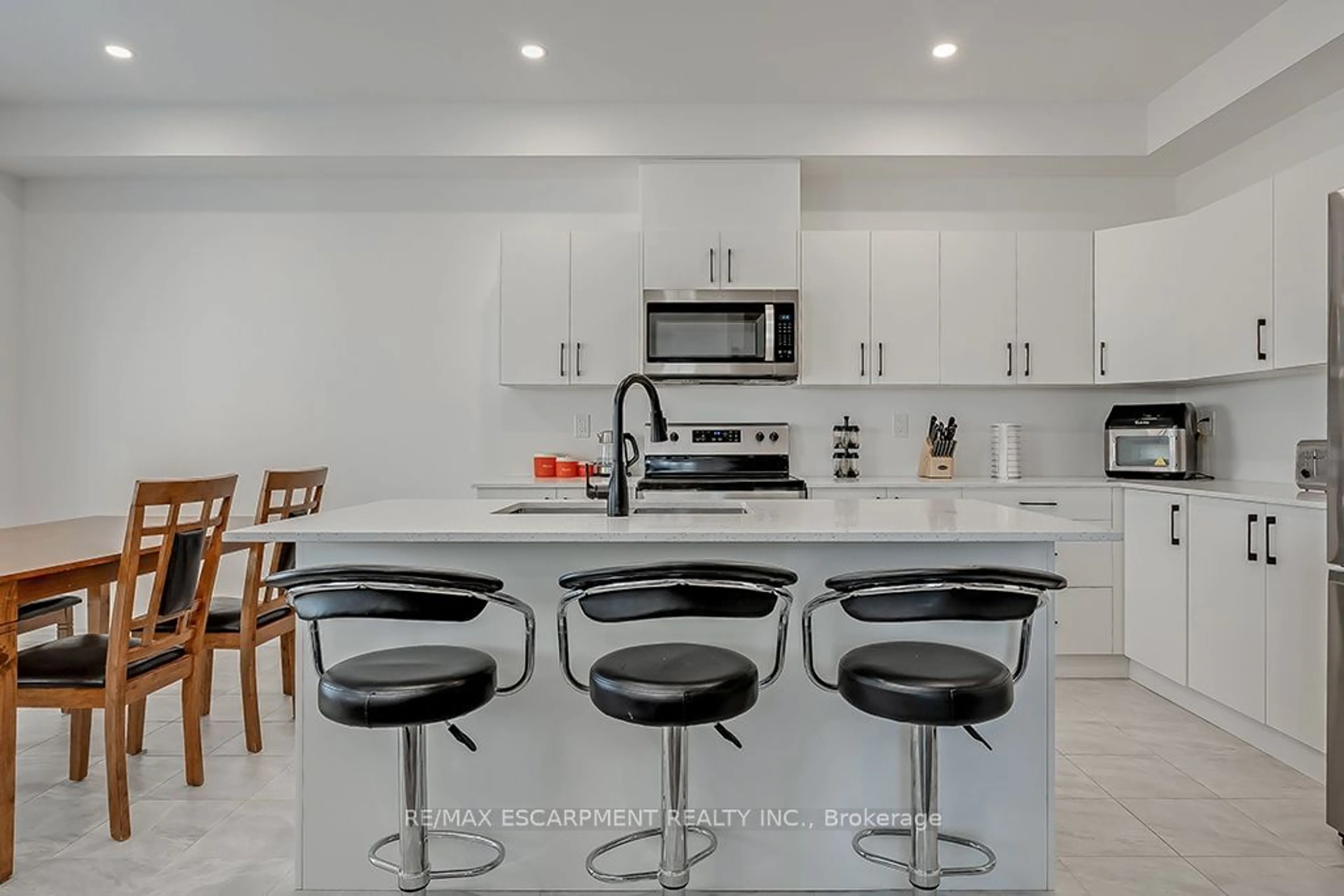 Open concept kitchen, ceramic/tile floor for 44 Mccurdy Ave, Hamilton Ontario L8B 0T5