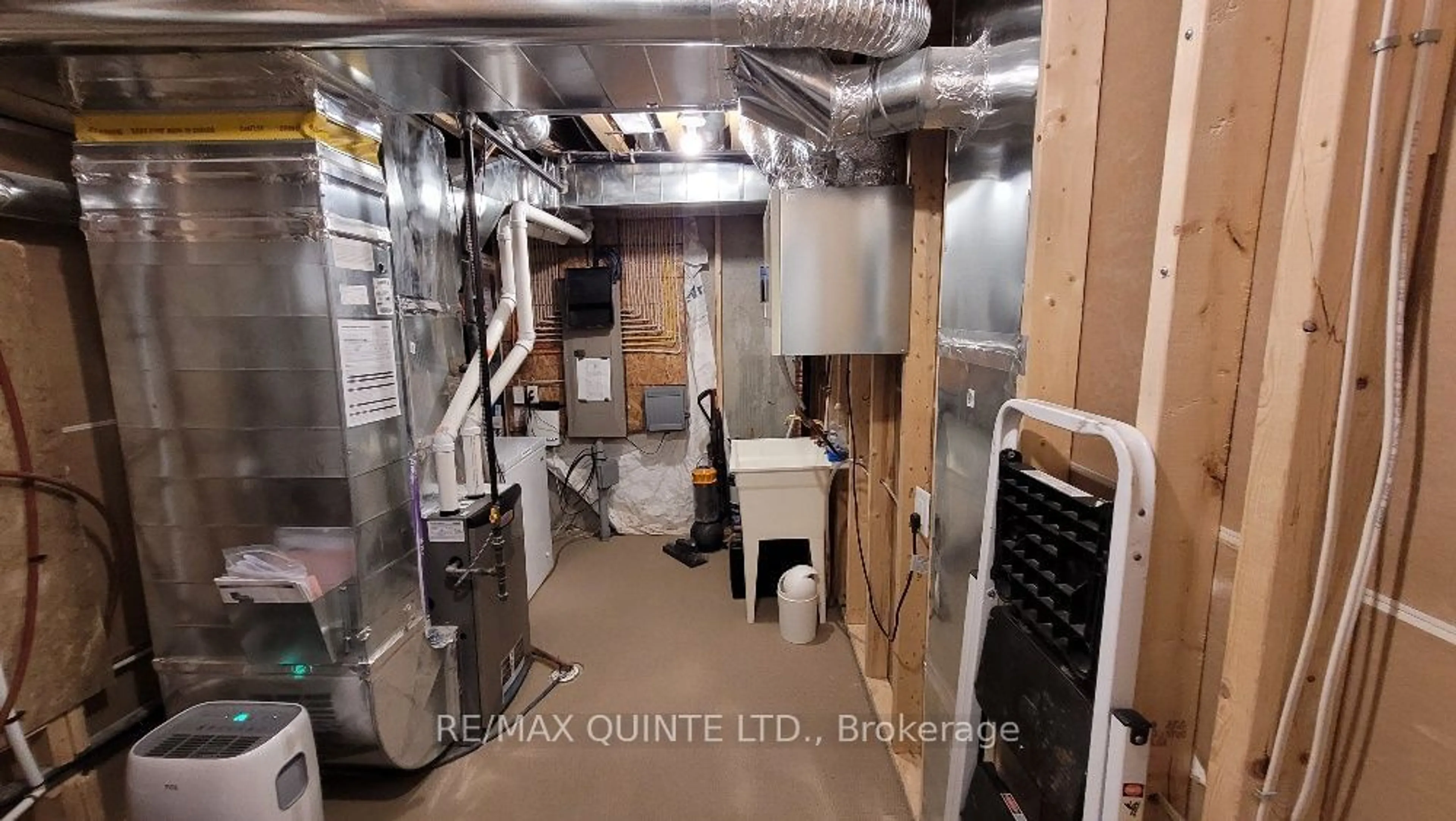 Kitchen with laundary machines, unknown for 80 Marsh Ave #10, Peterborough Ontario K9M 0J5