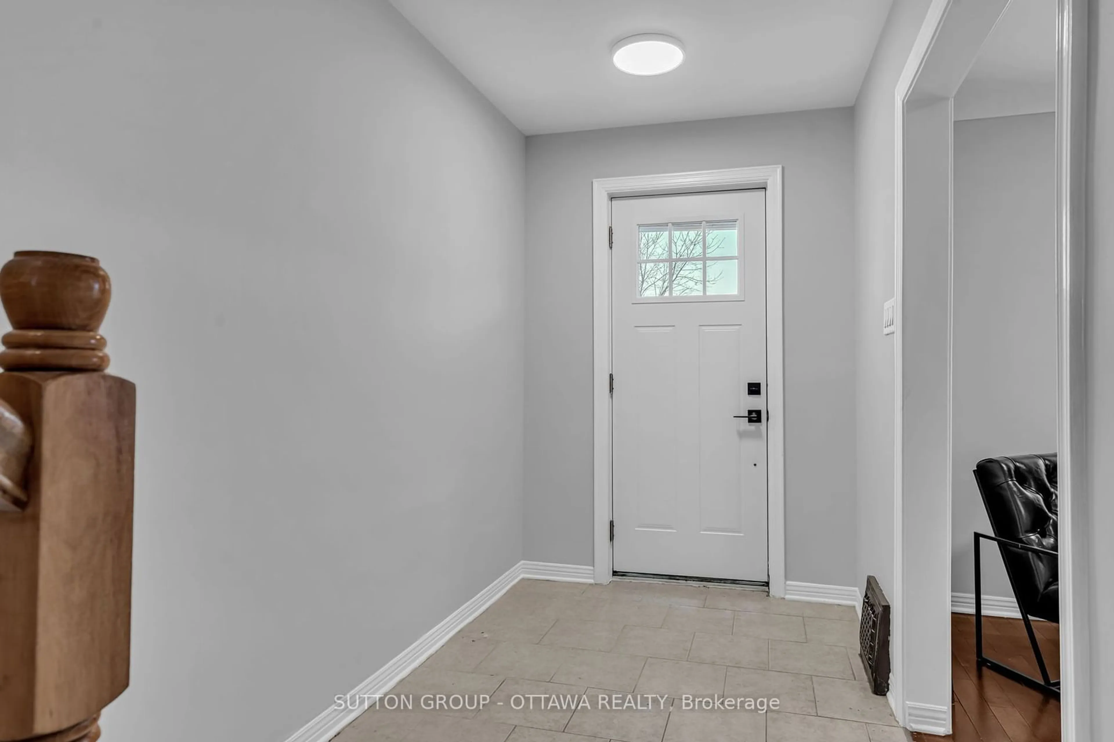 Indoor entryway for 10 NORFOLK Ave, Dows Lake - Civic Hospital and Area Ontario K1S 4M4