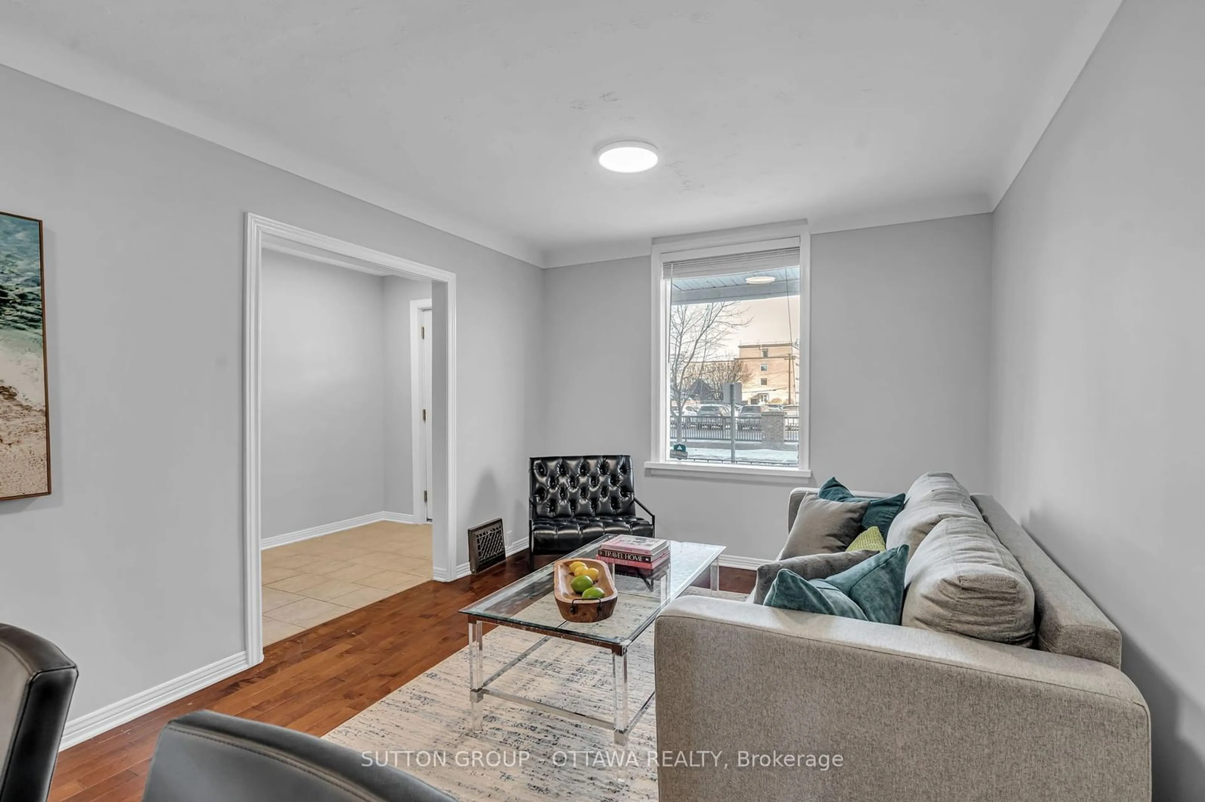 Living room with furniture, unknown for 10 NORFOLK Ave, Dows Lake - Civic Hospital and Area Ontario K1S 4M4