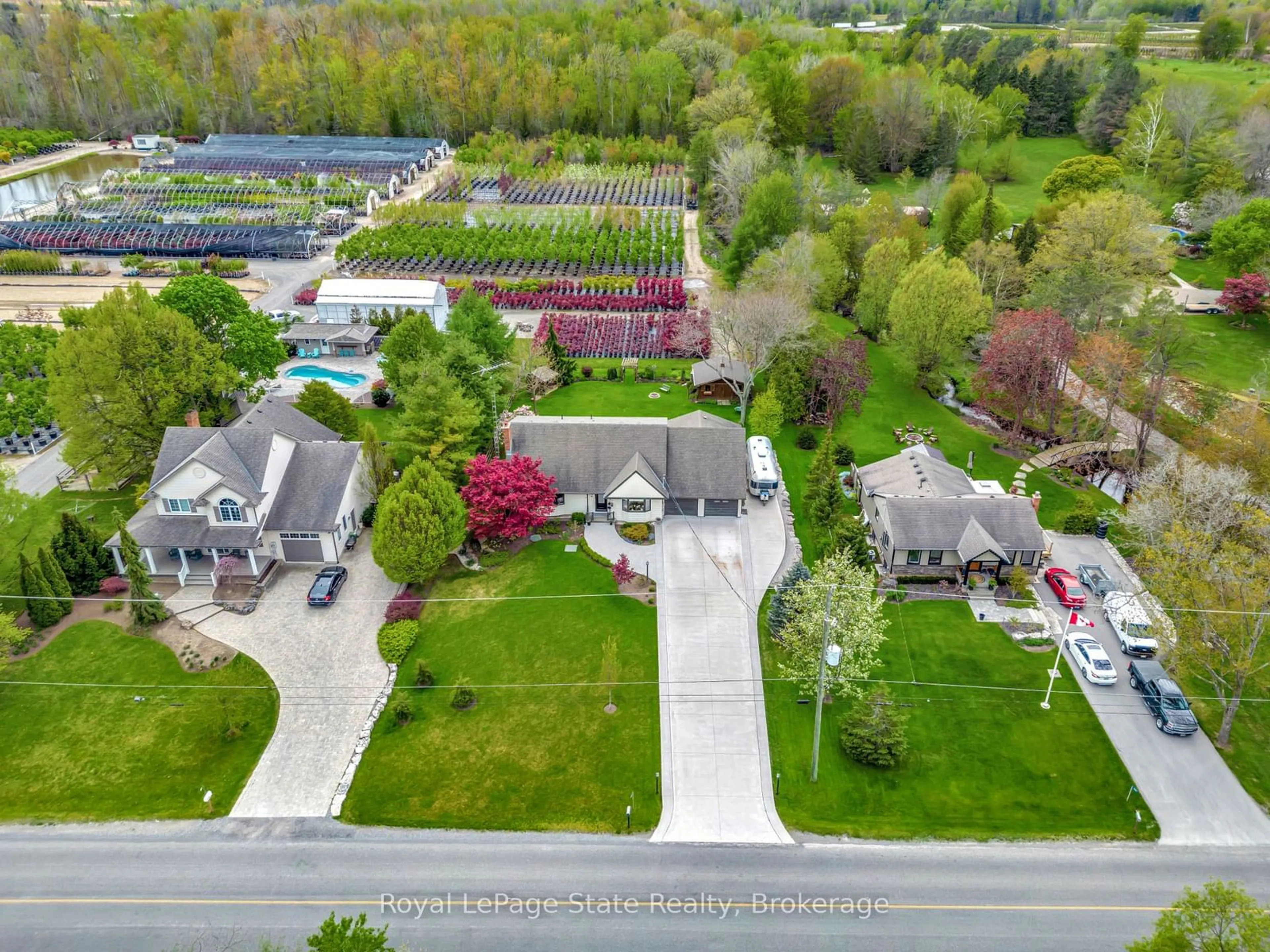 A pic from outside/outdoor area/front of a property/back of a property/a pic from drone, street for 685 Robson Rd, Hamilton Ontario L0R 2H1