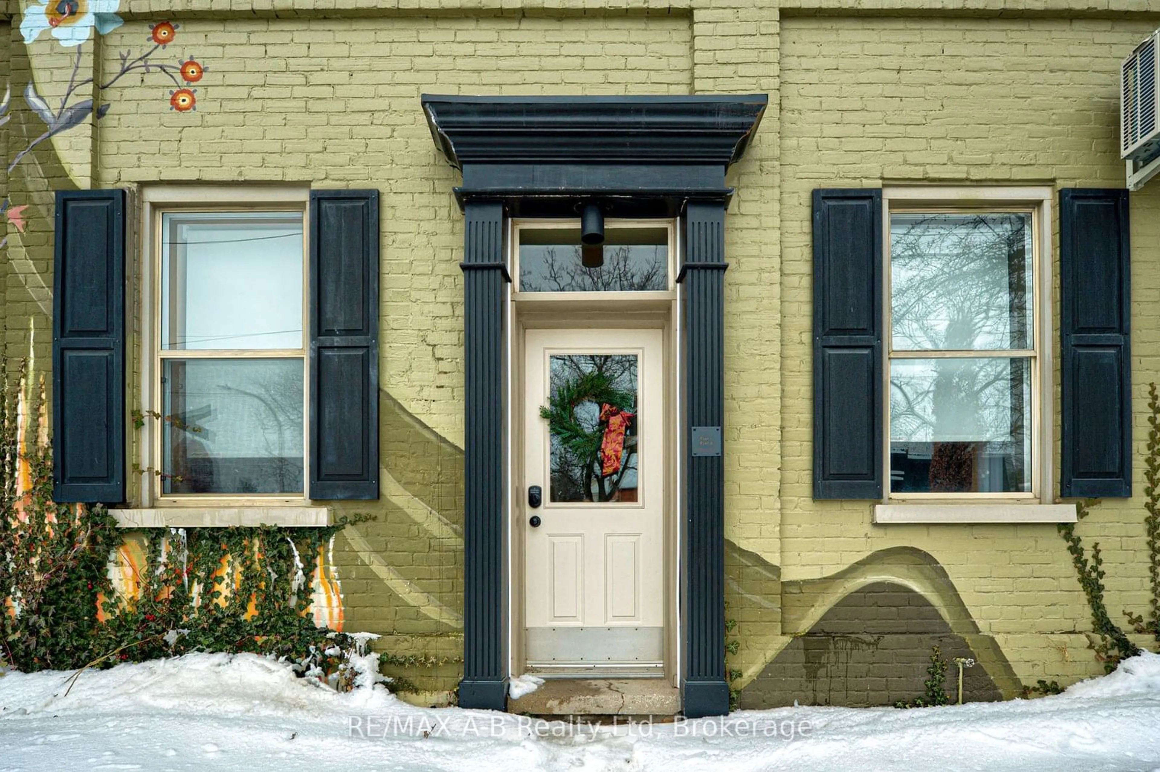 Indoor entryway for 92 St Vincent St, Stratford Ontario N5A 6H4