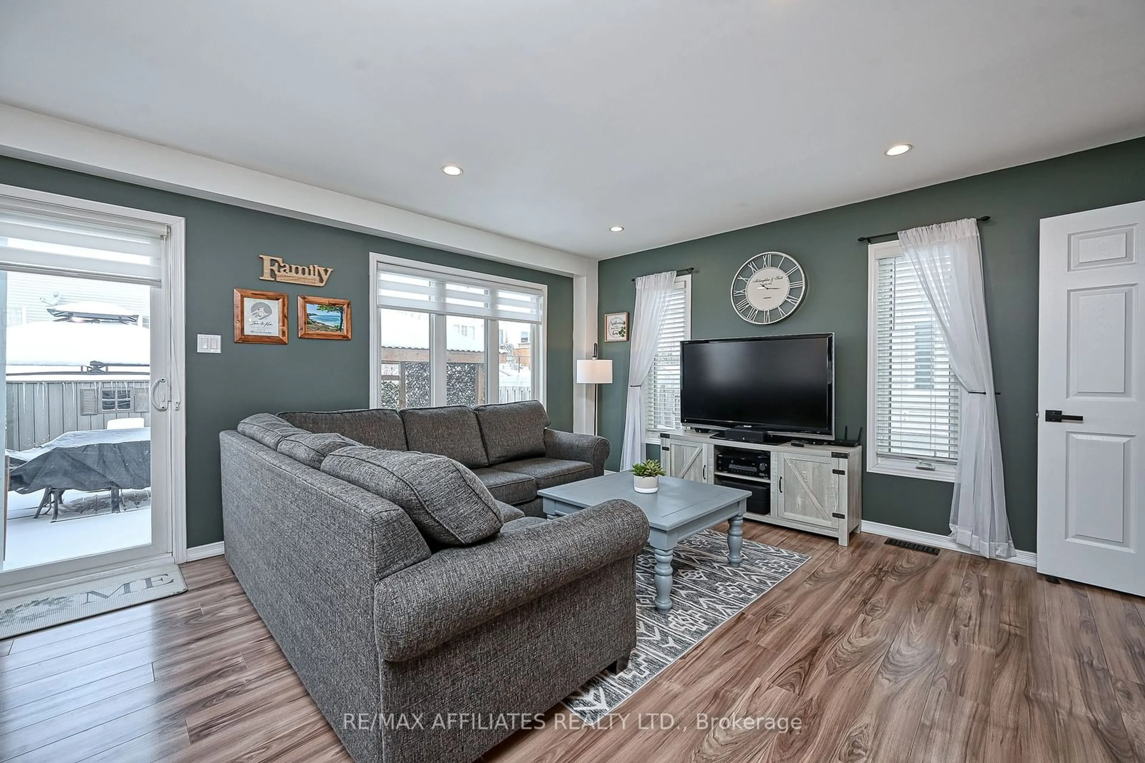 Living room with furniture, unknown for 2588 Raymond St, Clarence-Rockland Ontario K4K 0B6