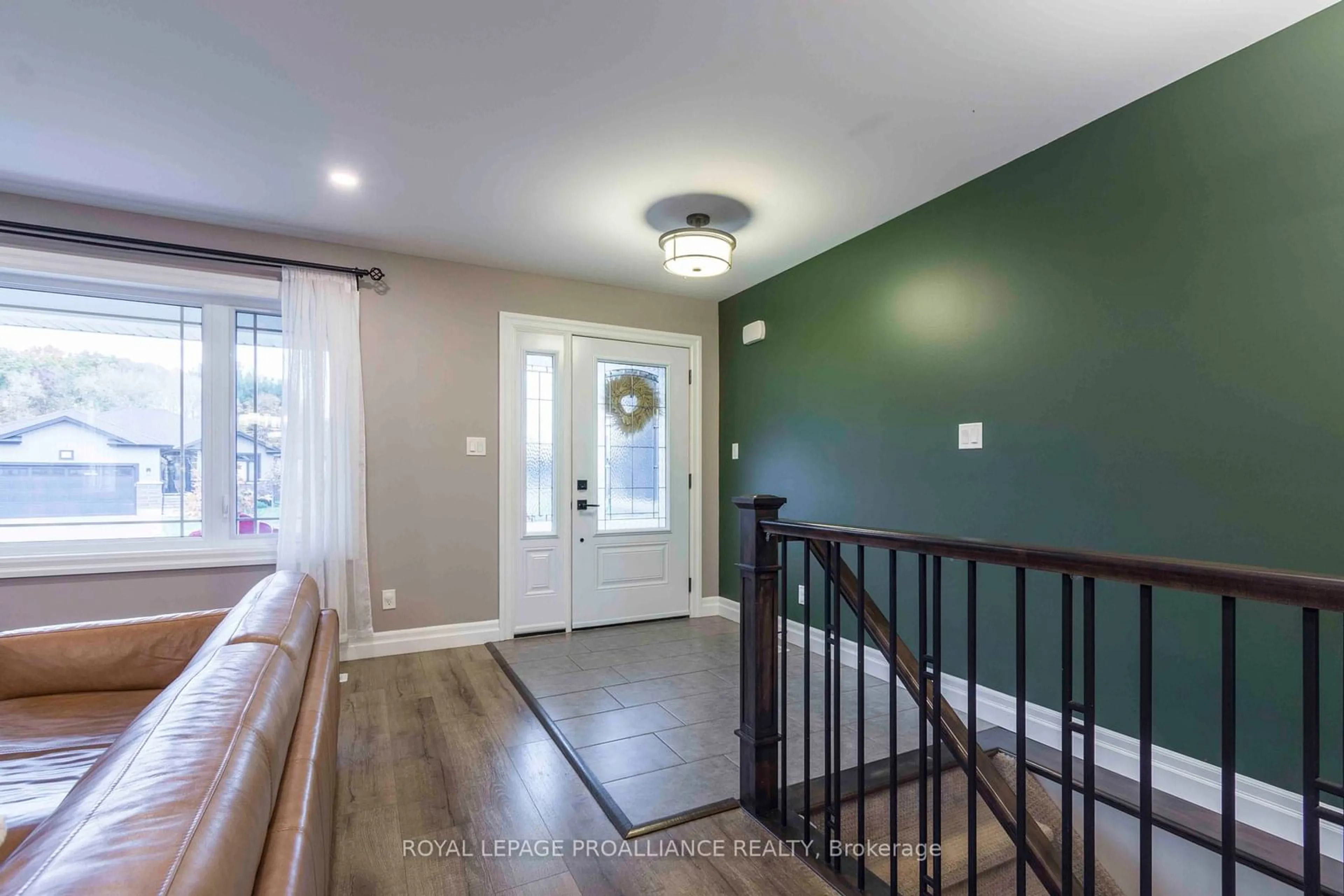 Indoor entryway for 18 Gavin Cres, Quinte West Ontario K8V 0H2