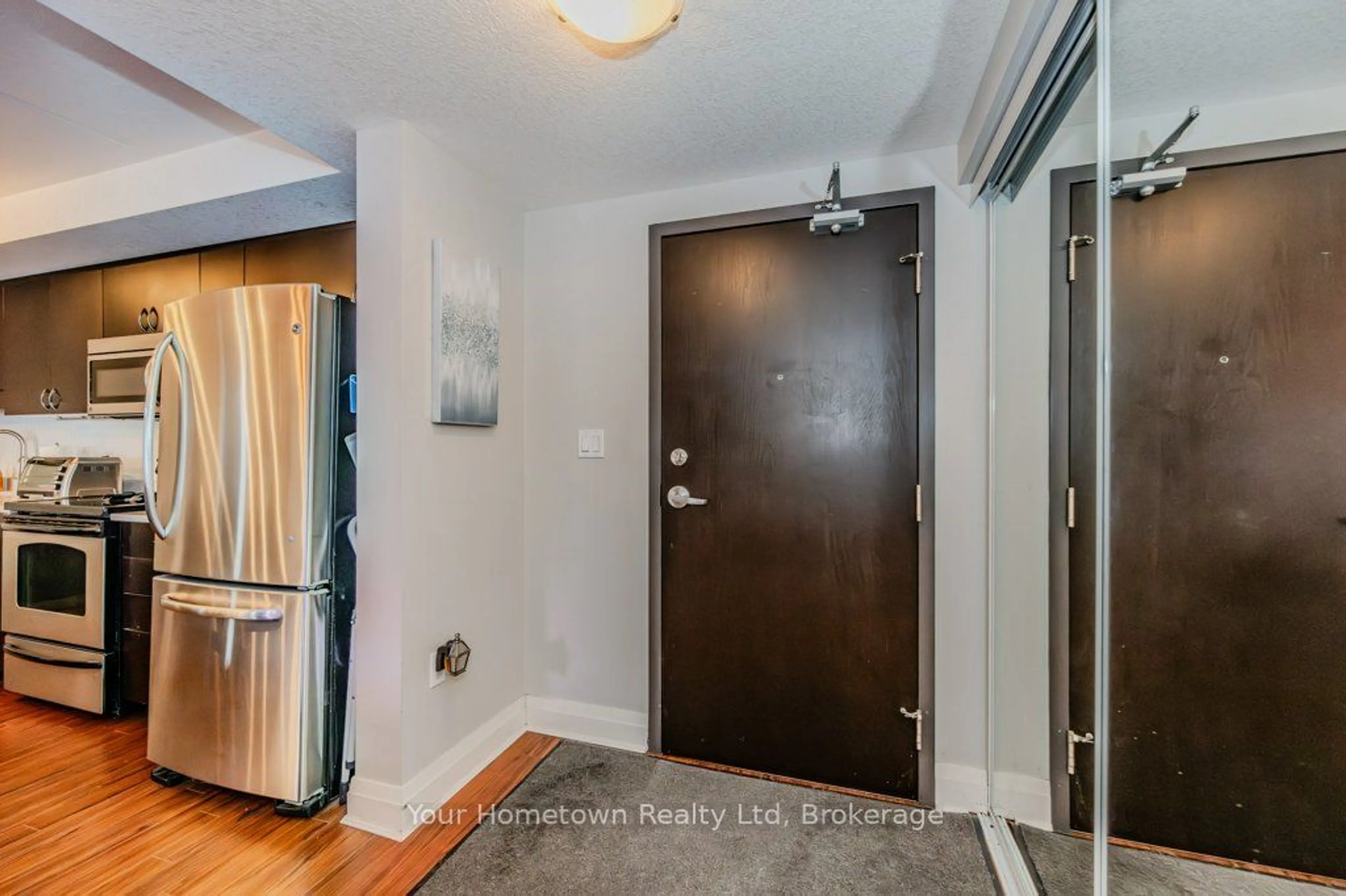 Indoor entryway for 776 Laurelwood Dr #303, Waterloo Ontario N2V 0A8