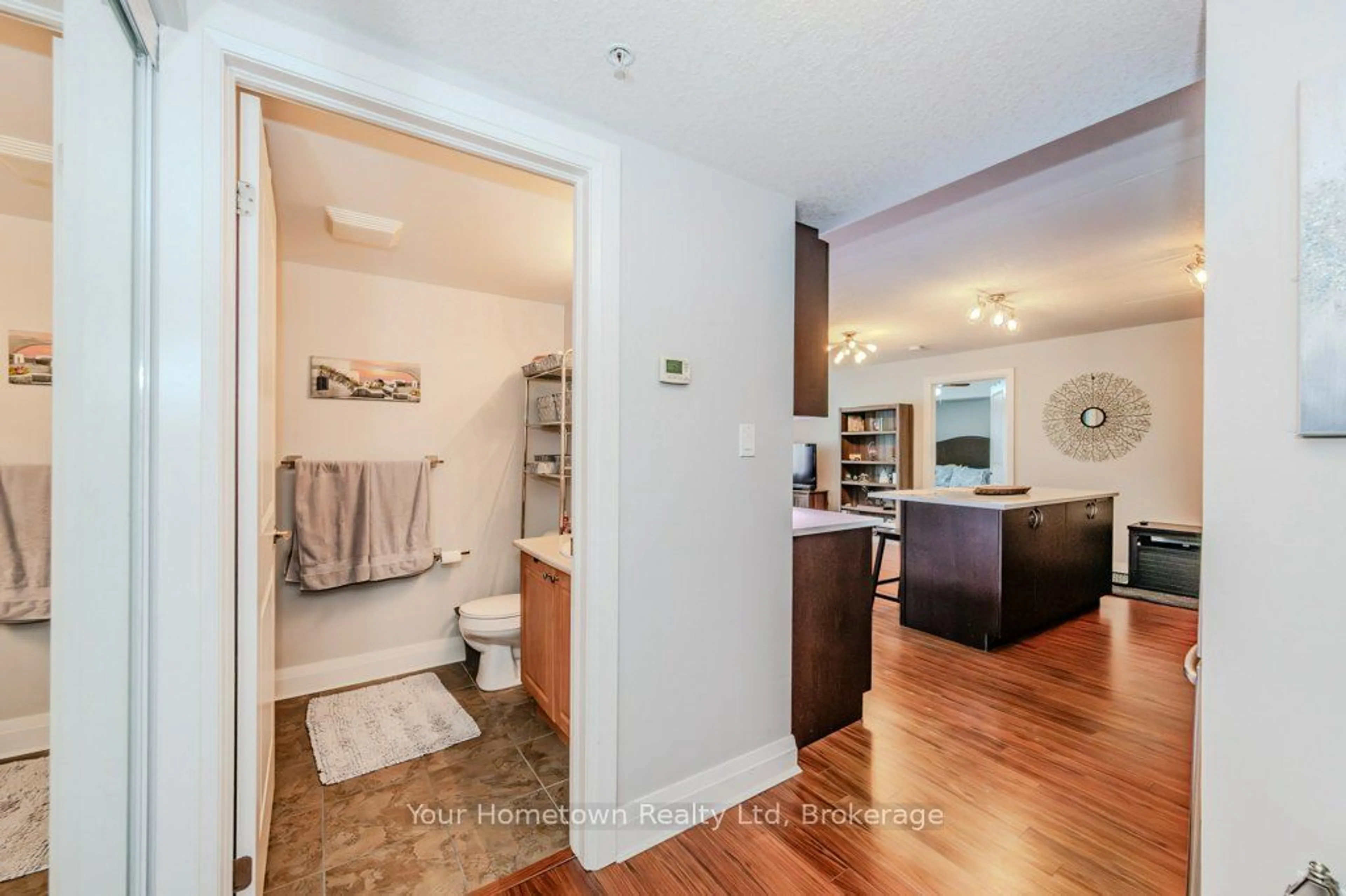 Indoor entryway for 776 Laurelwood Dr #303, Waterloo Ontario N2V 0A8