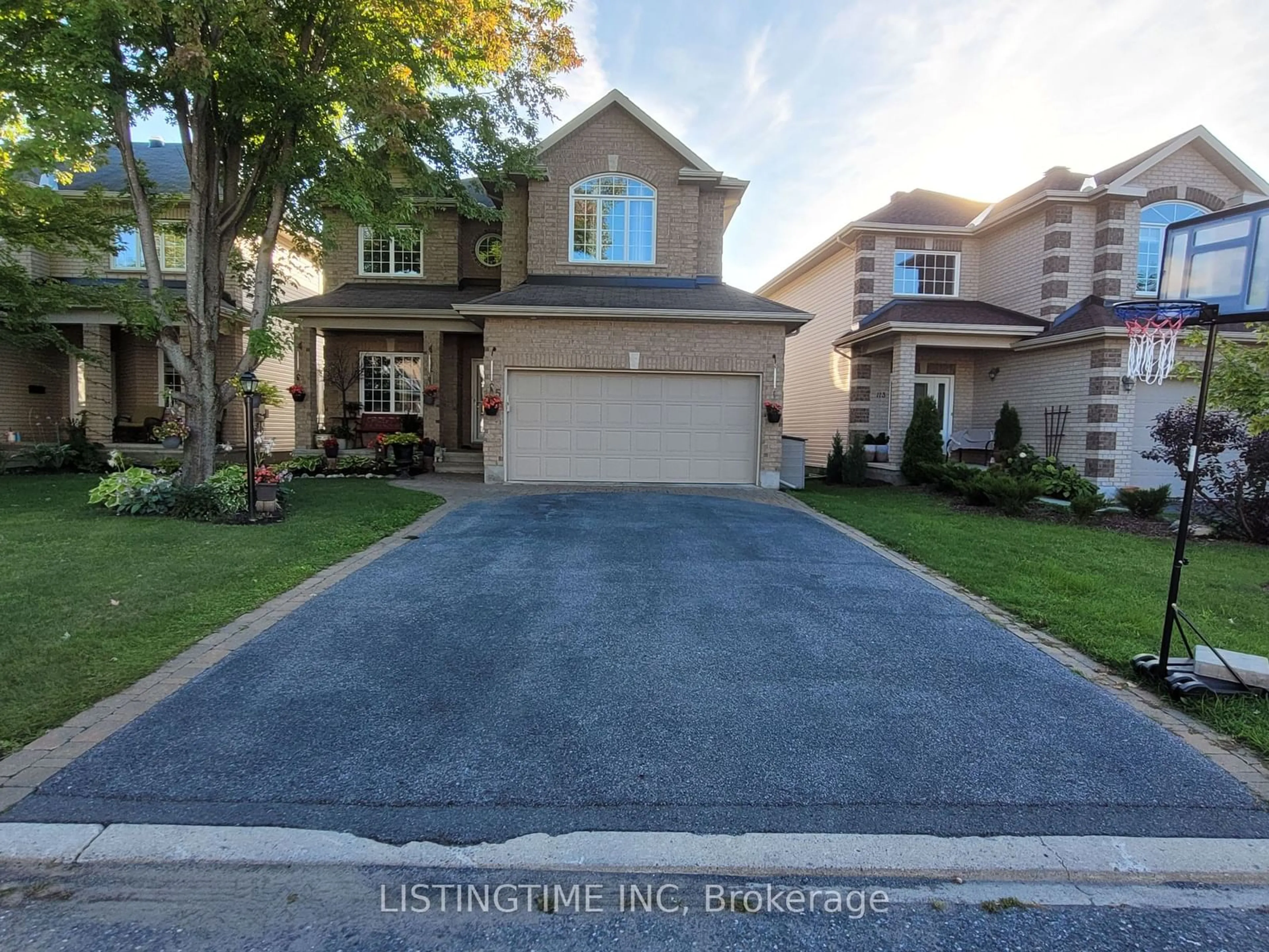 A pic from outside/outdoor area/front of a property/back of a property/a pic from drone, street for 115 Sirocco Cres, Stittsville - Munster - Richmond Ontario K2S 2E1