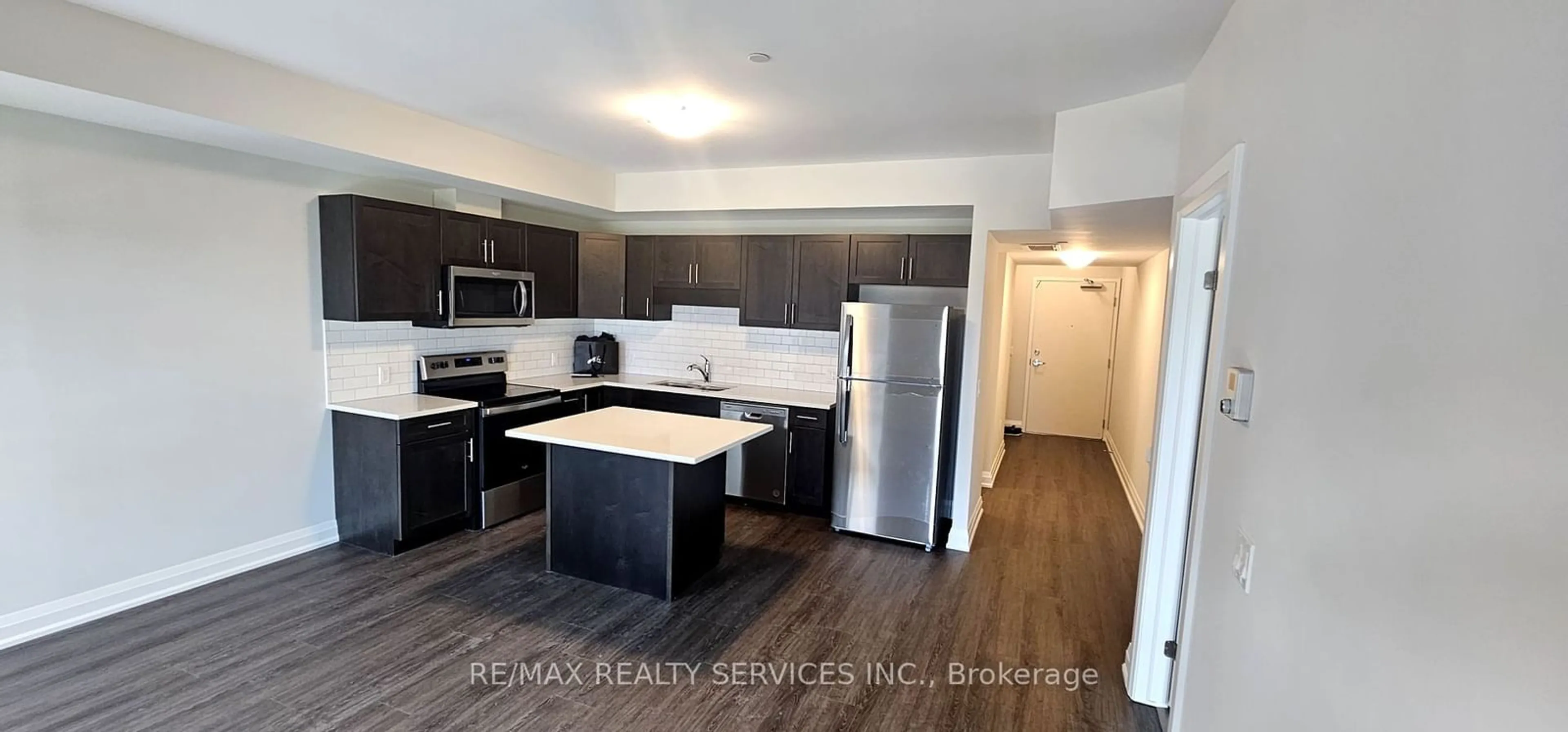 Open concept kitchen, wood/laminate floor for 118 Summerside Blvd #300, Pelham Ontario L0S 1E1