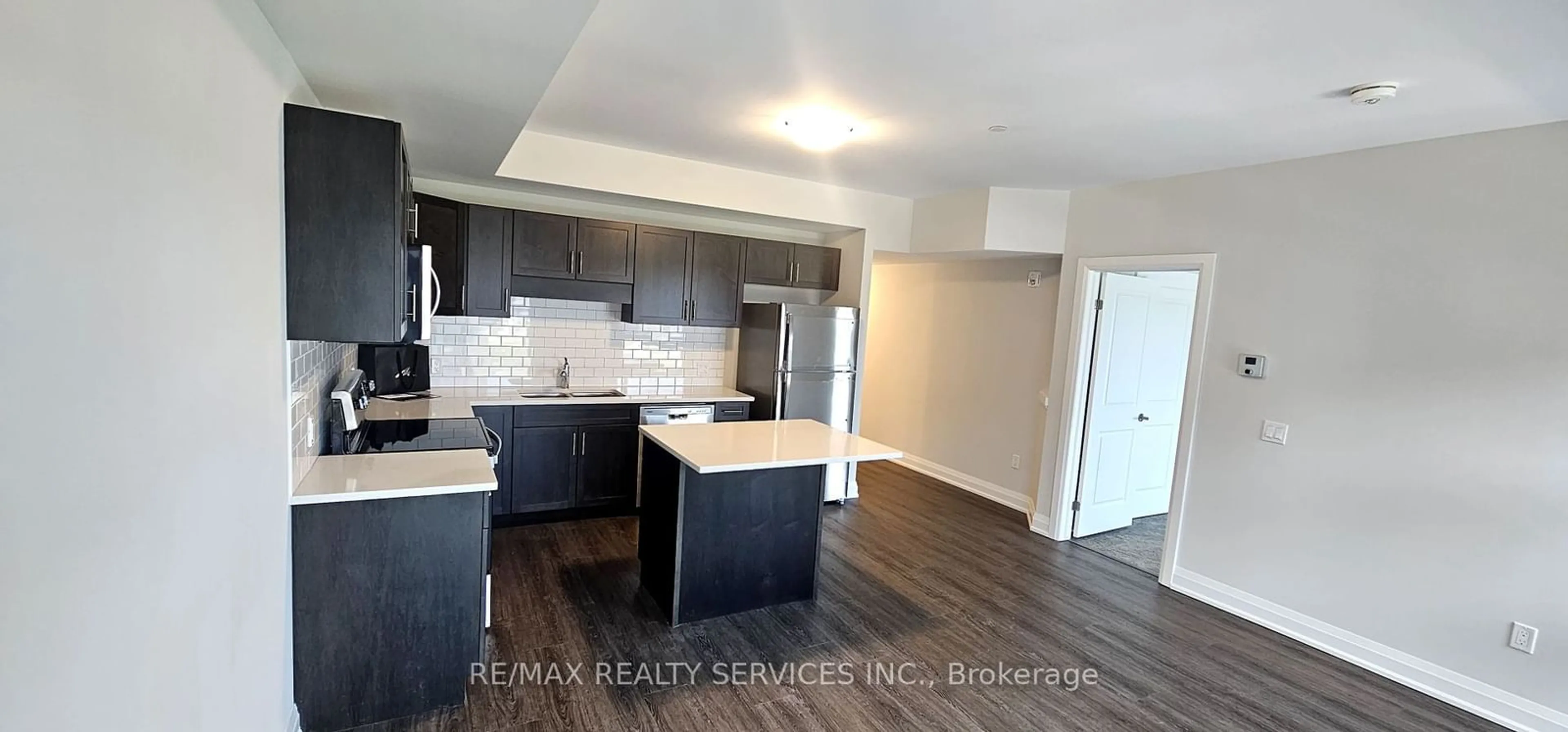 Open concept kitchen, wood/laminate floor for 118 Summerside Blvd #300, Pelham Ontario L0S 1E1