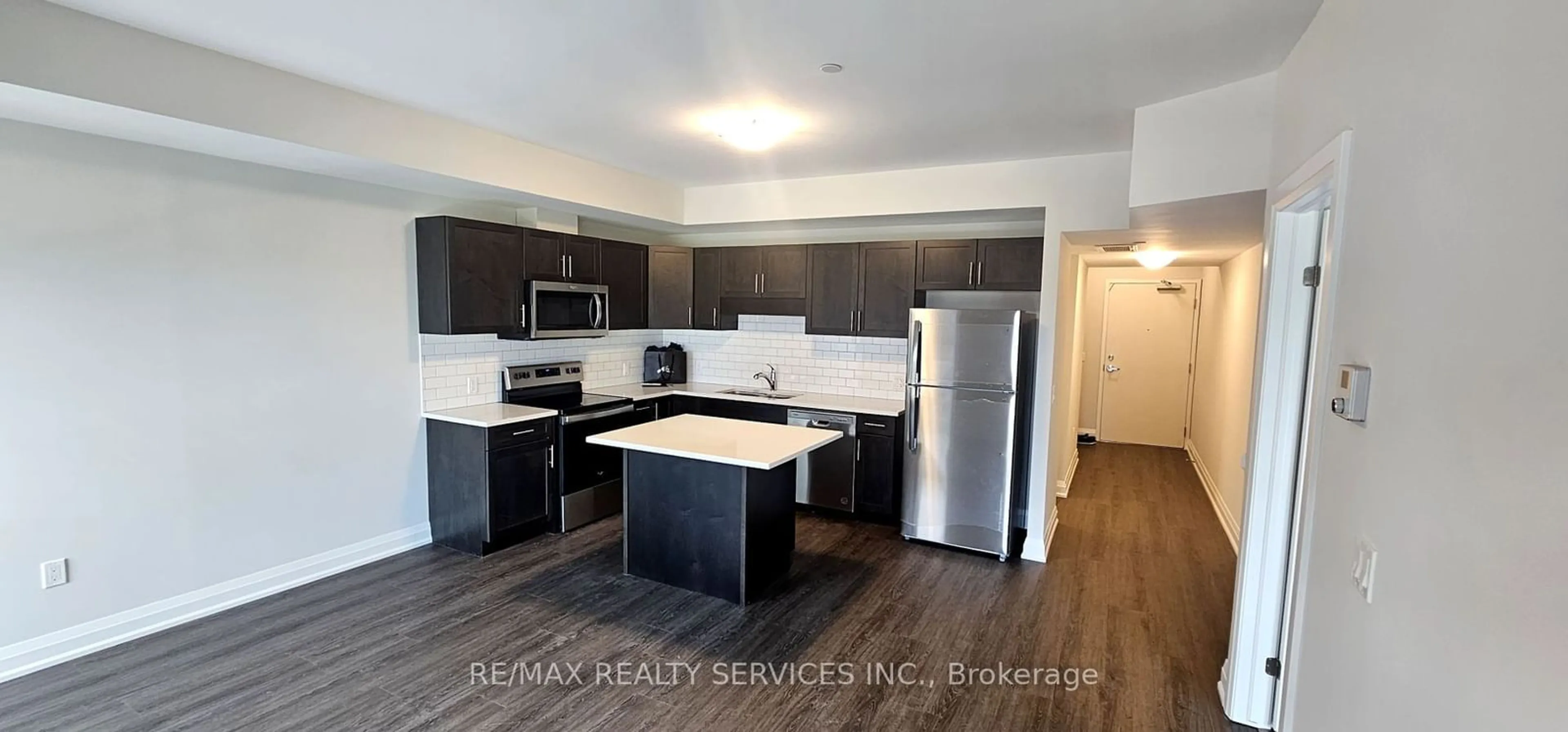 Open concept kitchen, wood/laminate floor for 118 Summerside Blvd #300, Pelham Ontario L0S 1E1