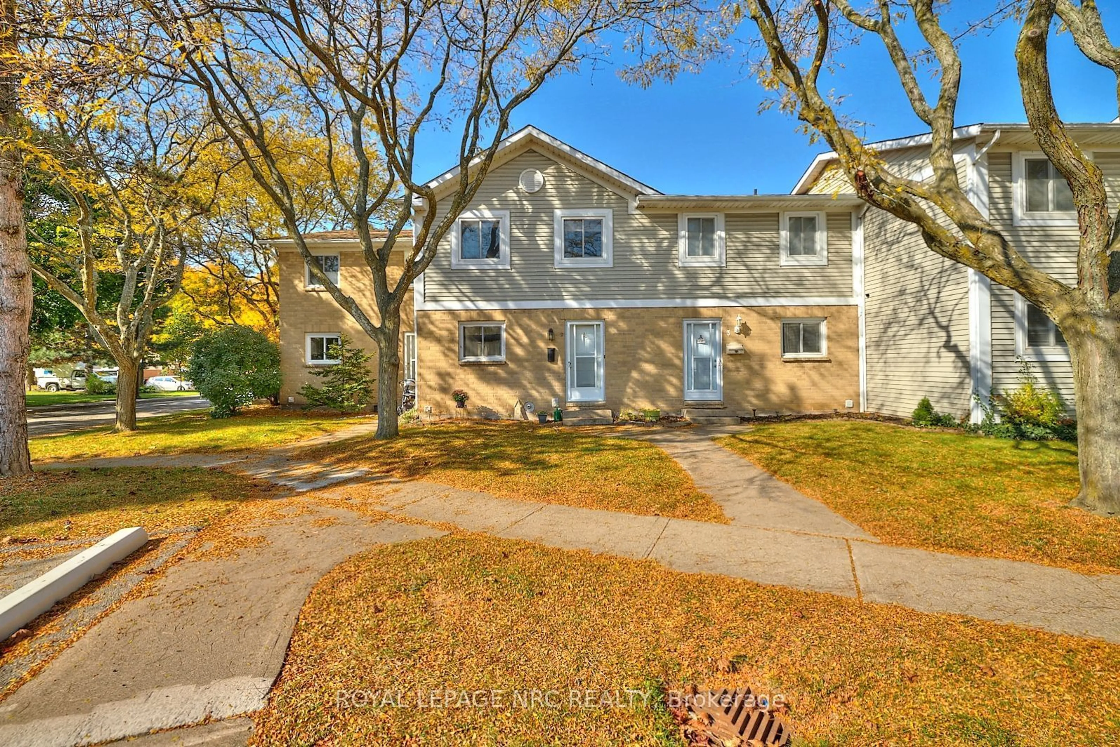 A pic from outside/outdoor area/front of a property/back of a property/a pic from drone, street for 38 ELMA St #2, St. Catharines Ontario L2N 6Z3